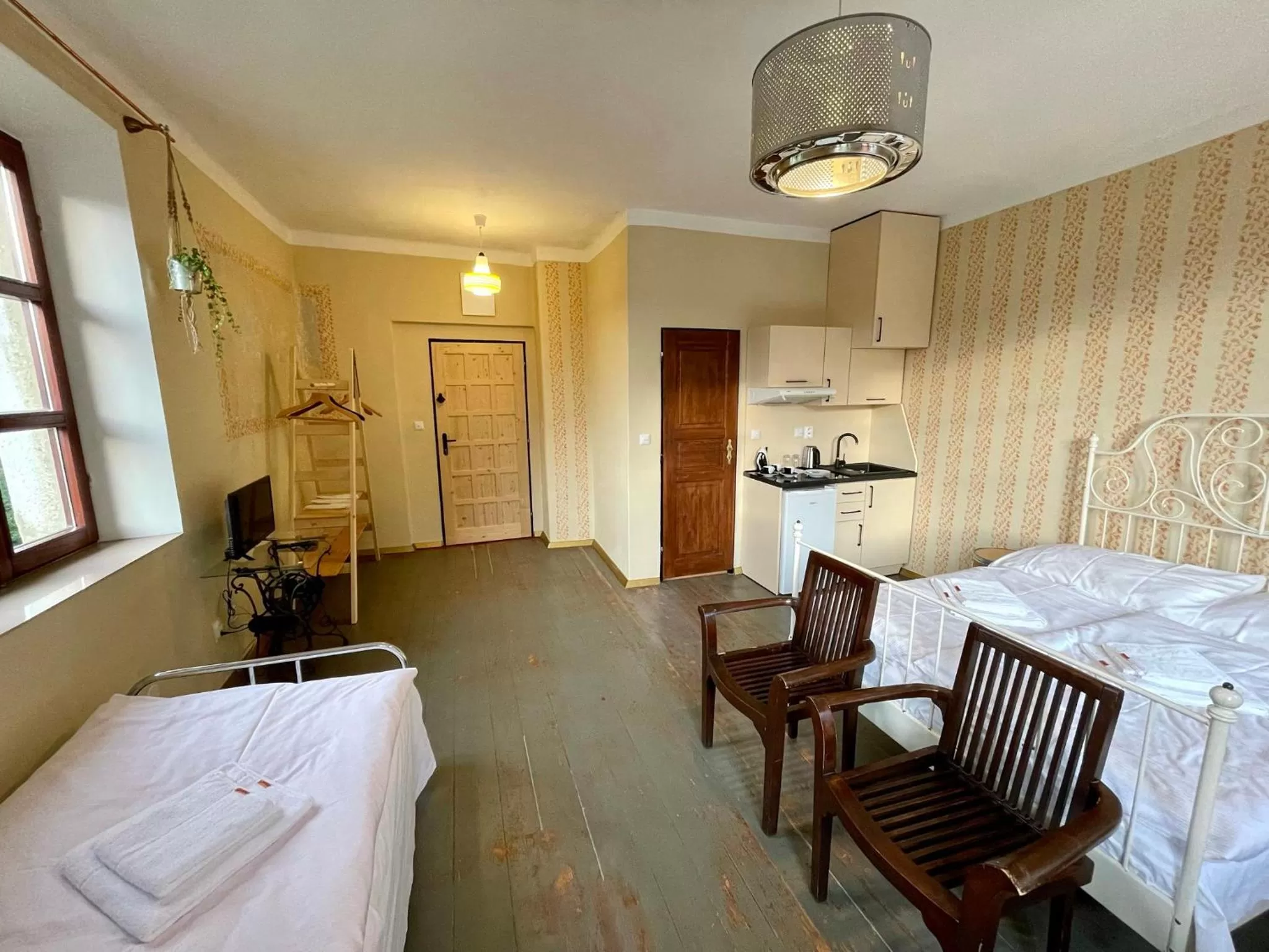 Bed in HARABURDI® Recyclart Hotel