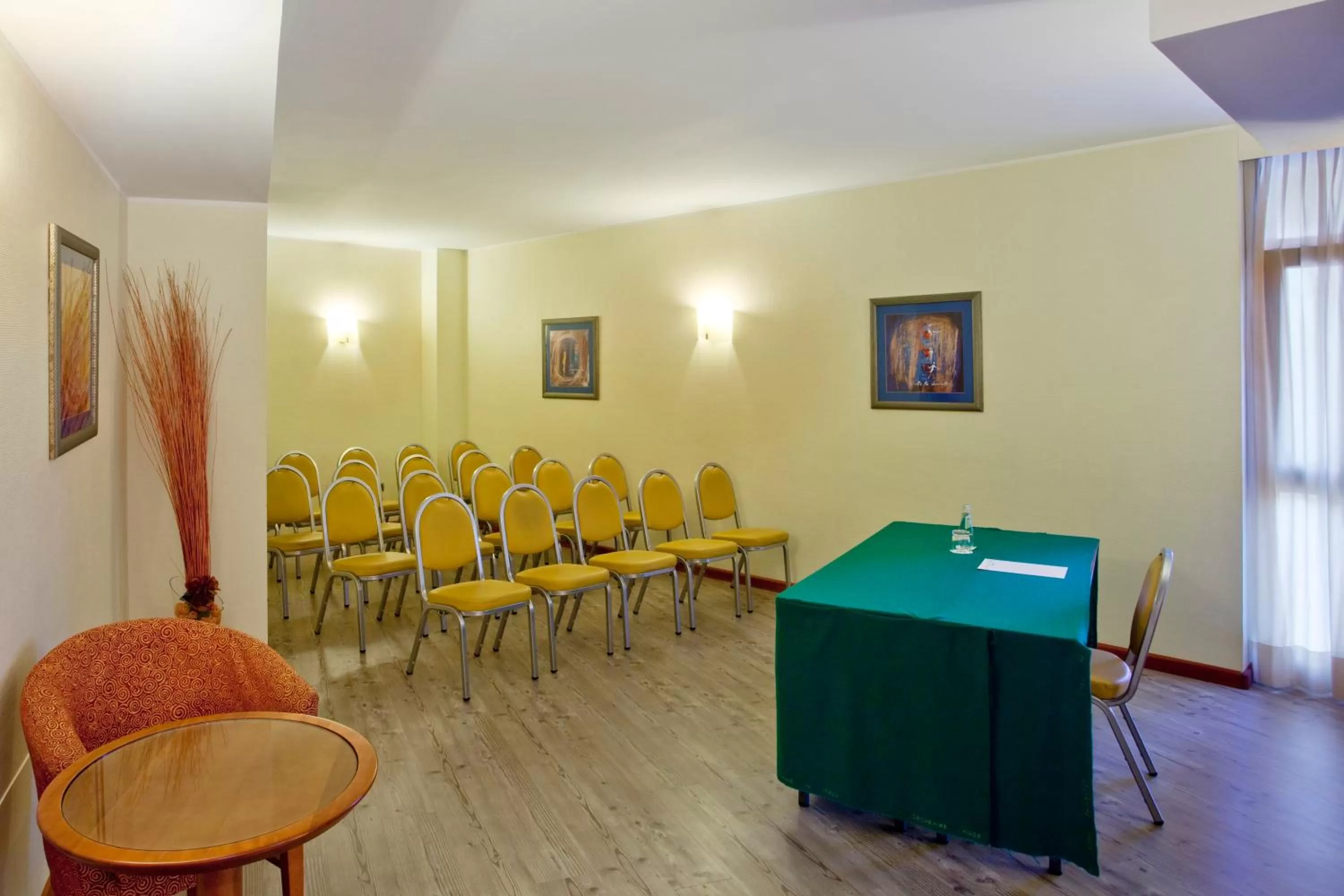 Meeting/conference room in Holiday Inn Cagliari by IHG