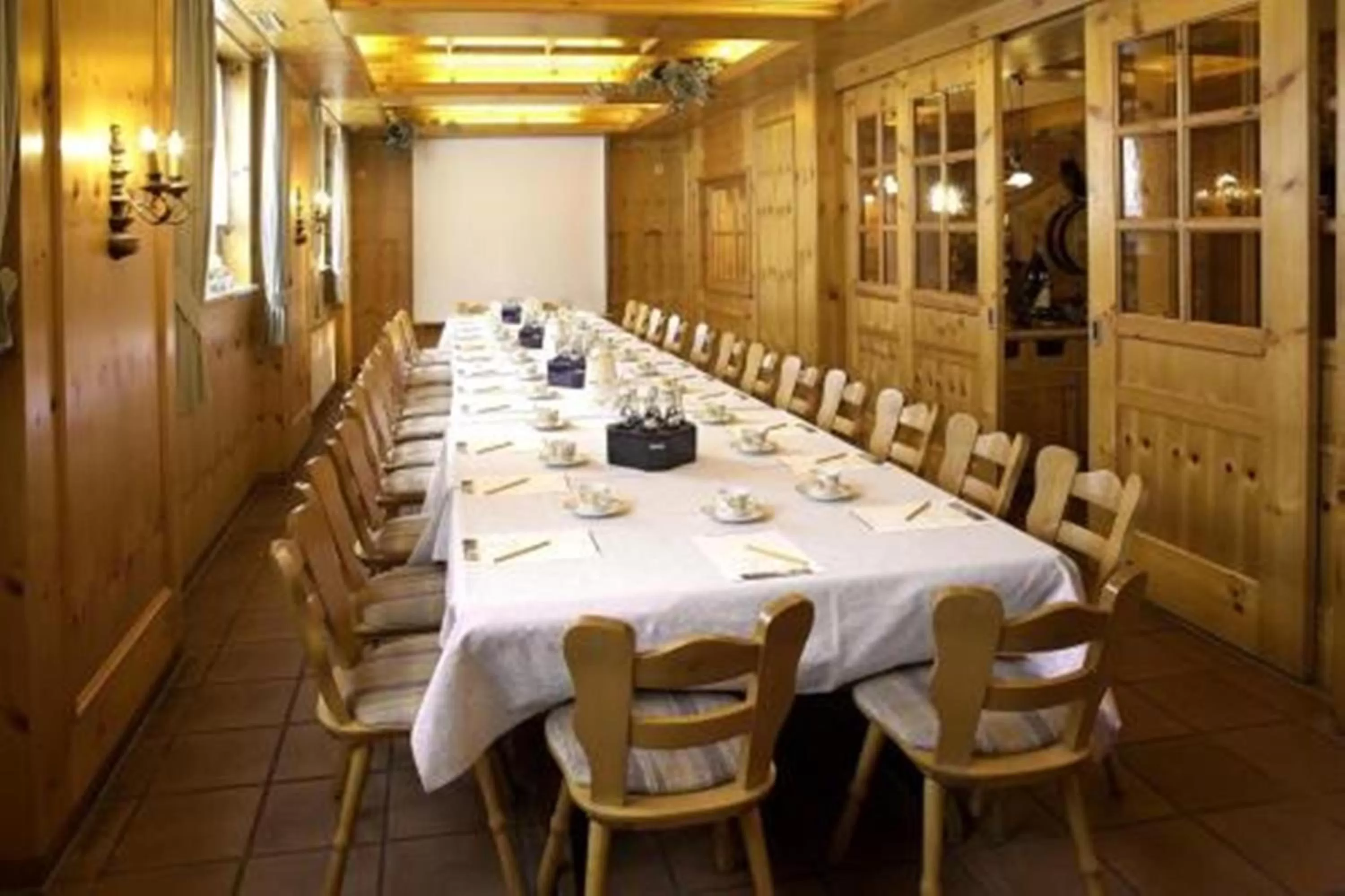 Restaurant/places to eat in Hotel Daucher