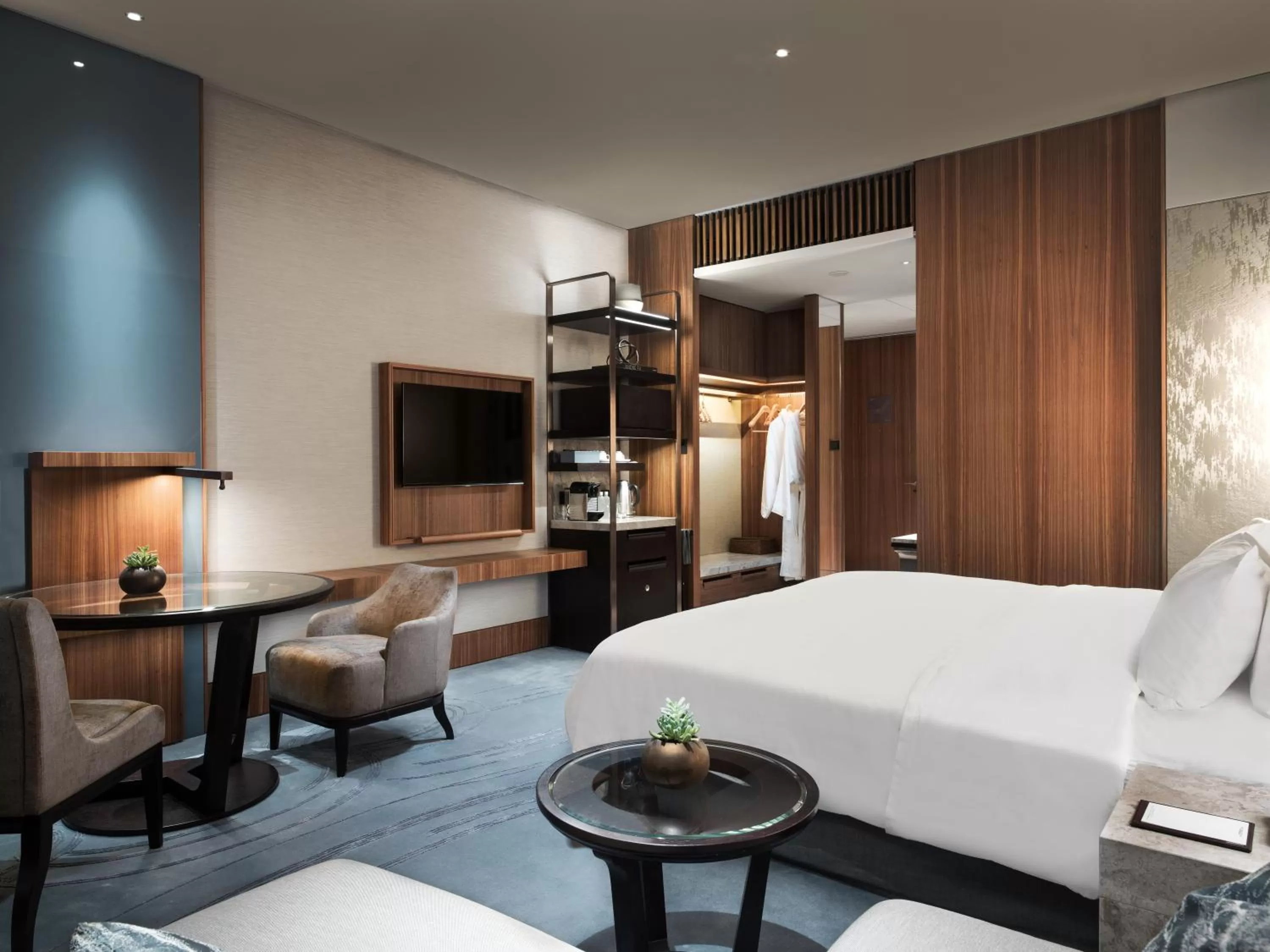 TV and multimedia, Bed in Kerry Hotel Hong Kong by Shangri-la