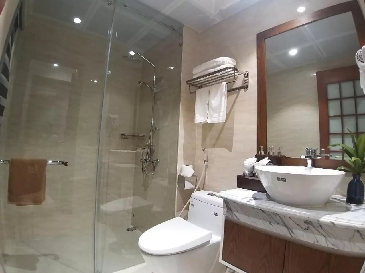 Bathroom in Samatha Hotel Bai Chay, Ha Long