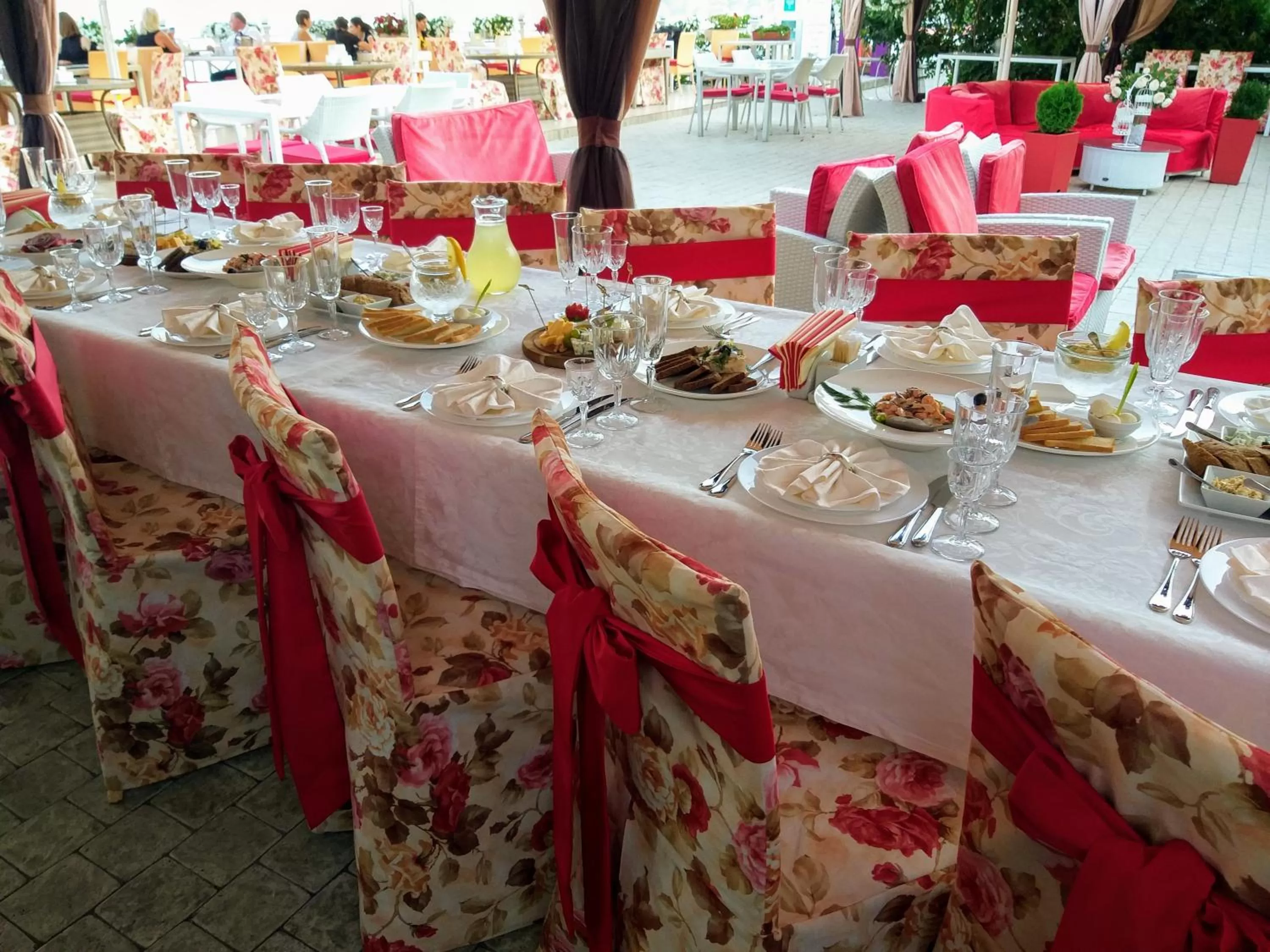 Restaurant/places to eat in Shalanda