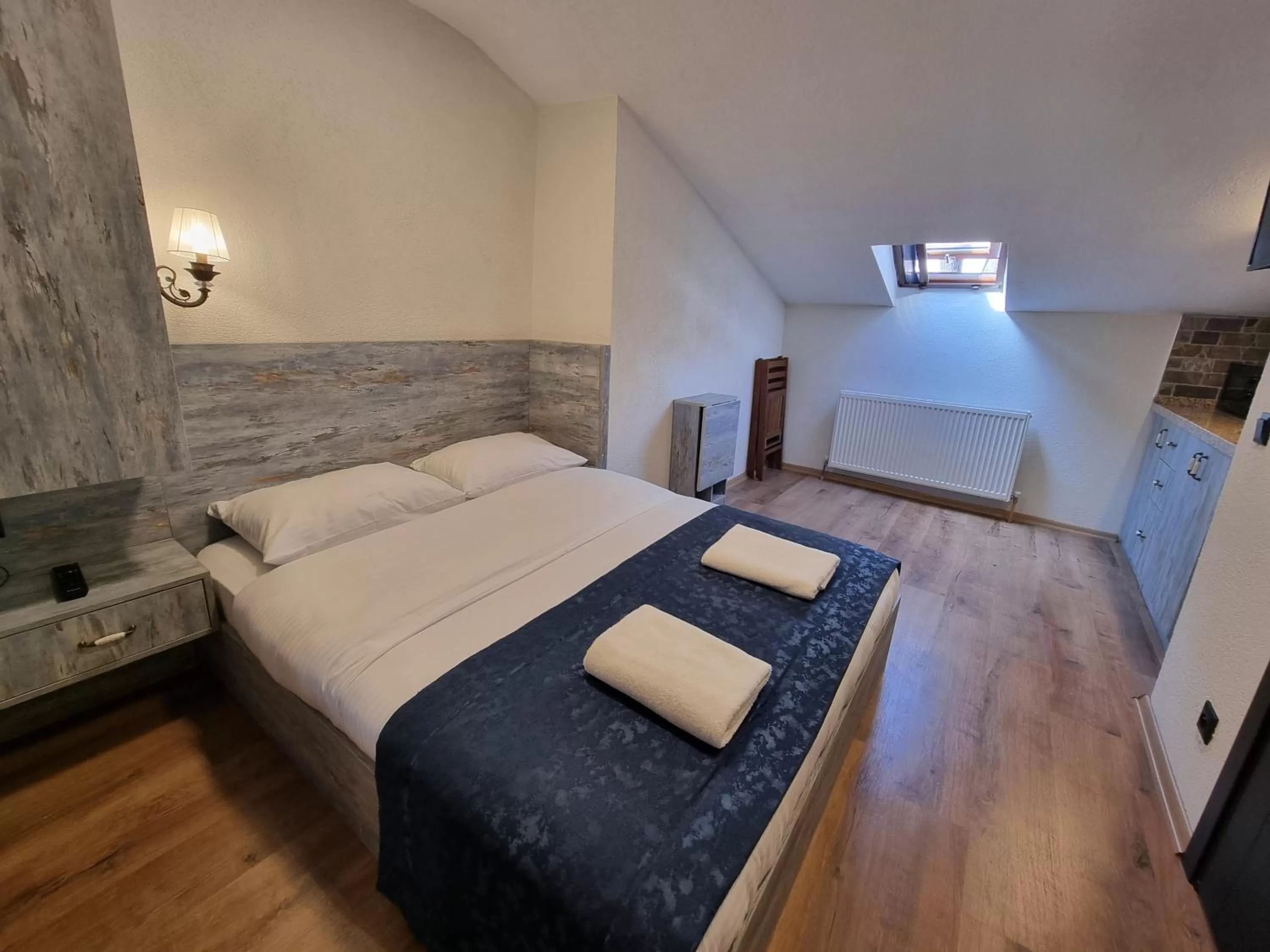 Photo of the whole room, Bed in Element Garden