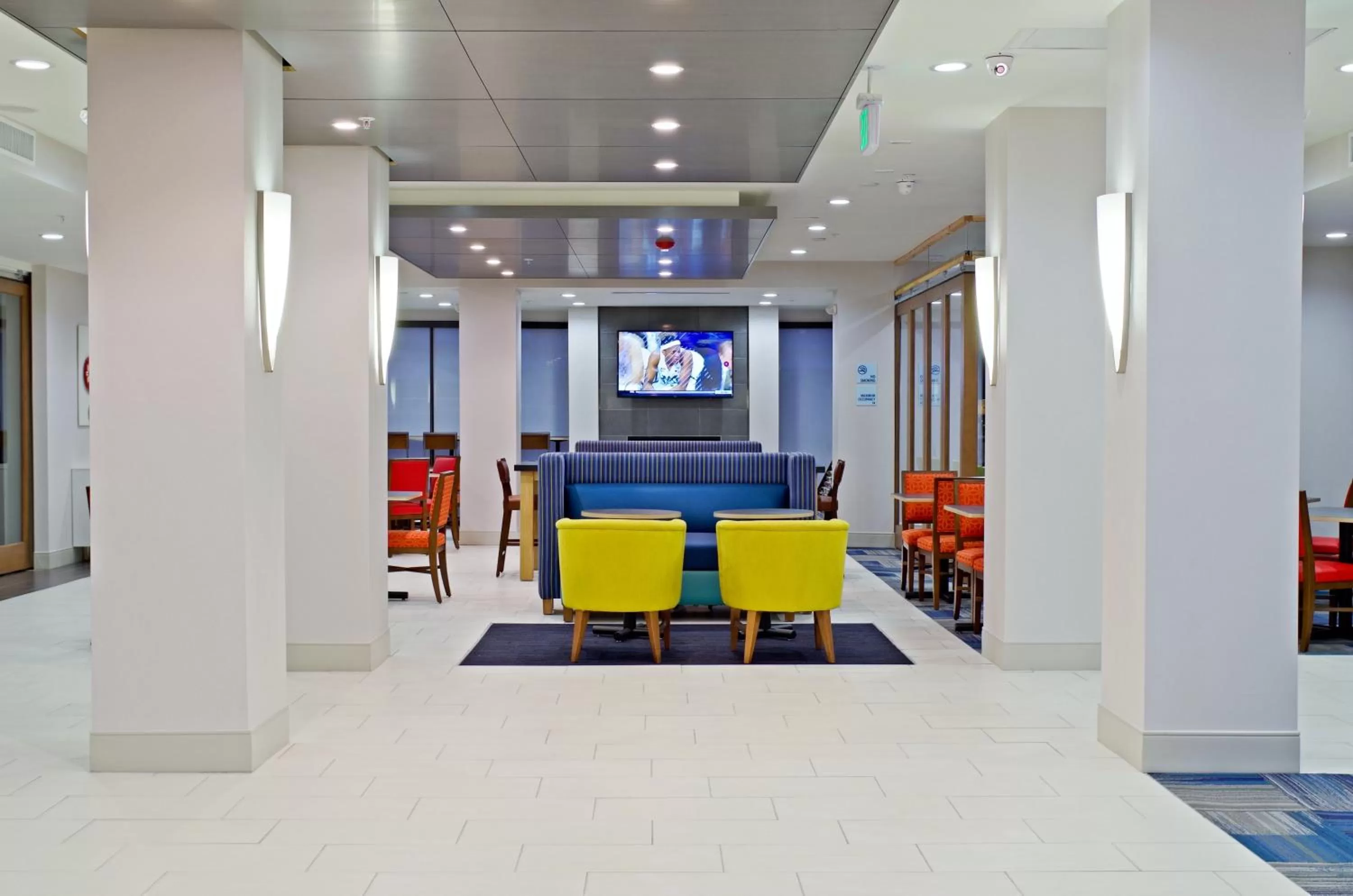 Property building in Holiday Inn Express & Suites - Phoenix North - Scottsdale by IHG