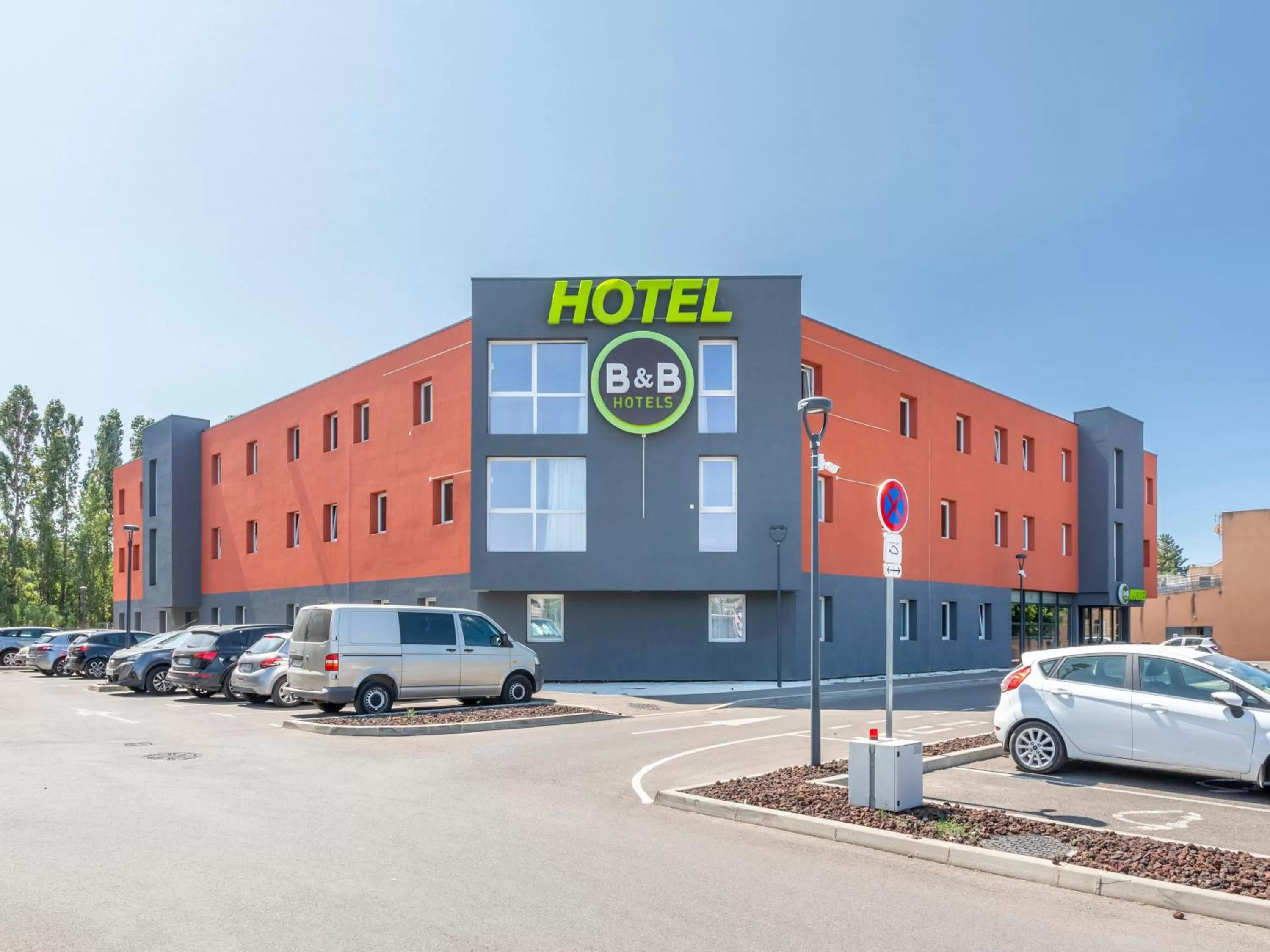 Property building in B&B HOTEL Aix en Provence Venelles