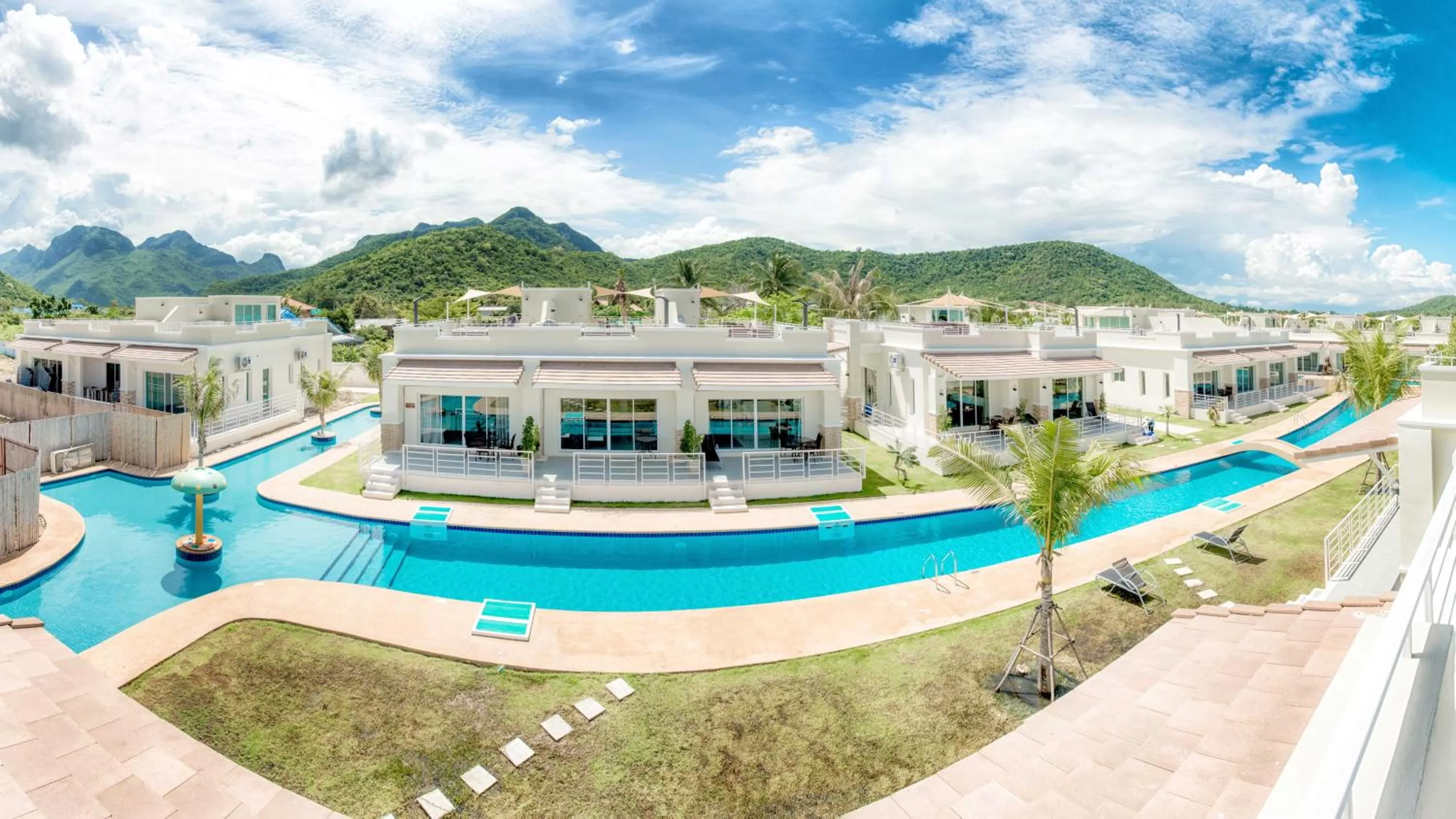 Entertainment in Oriental Beach Pearl Resort