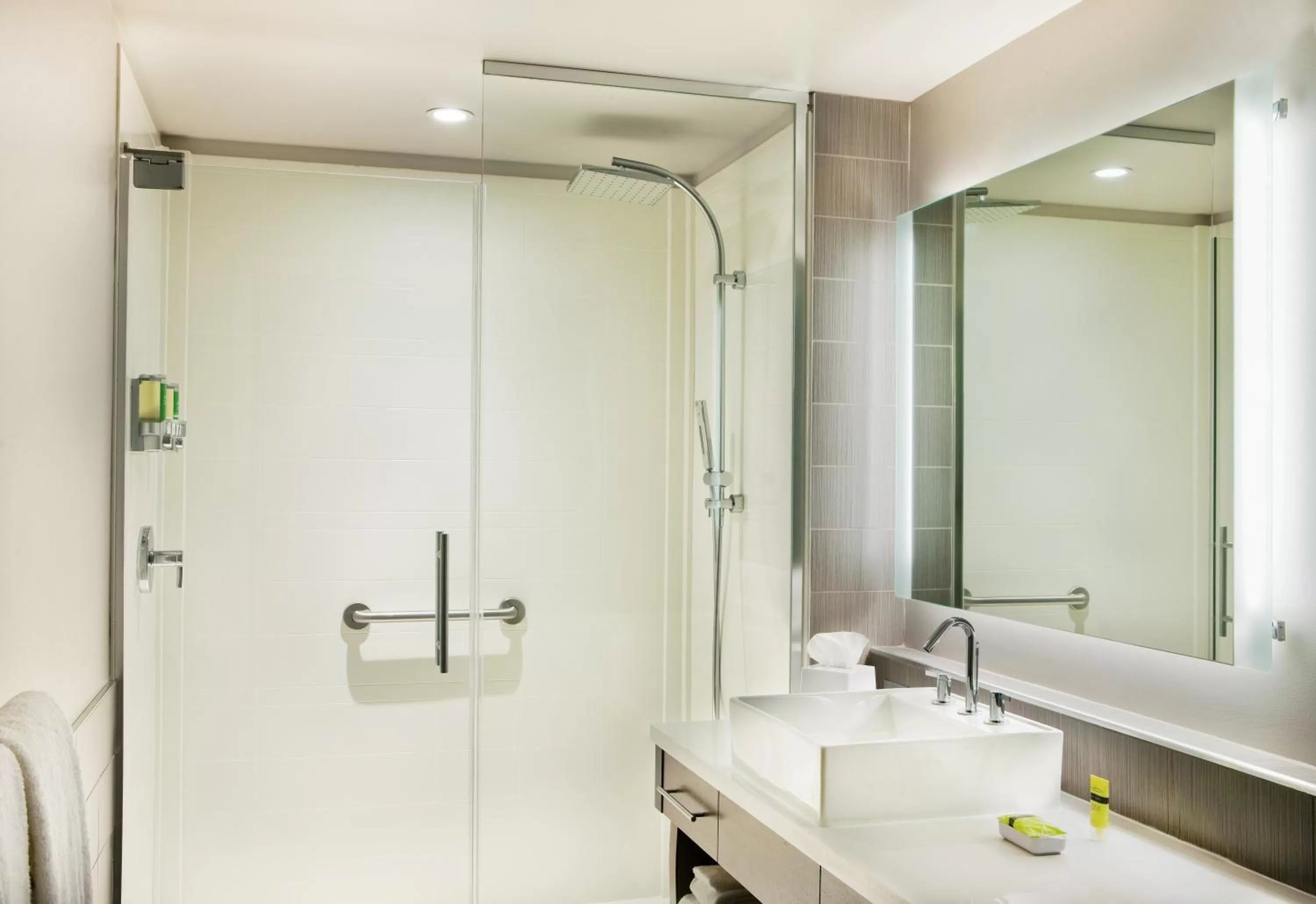 Shower in Element Arundel Mills BWI Airport