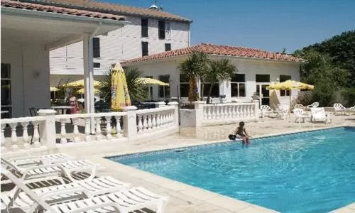 Facade/entrance in Hotel & Restaurant Le Mejean - Parc des Expositions