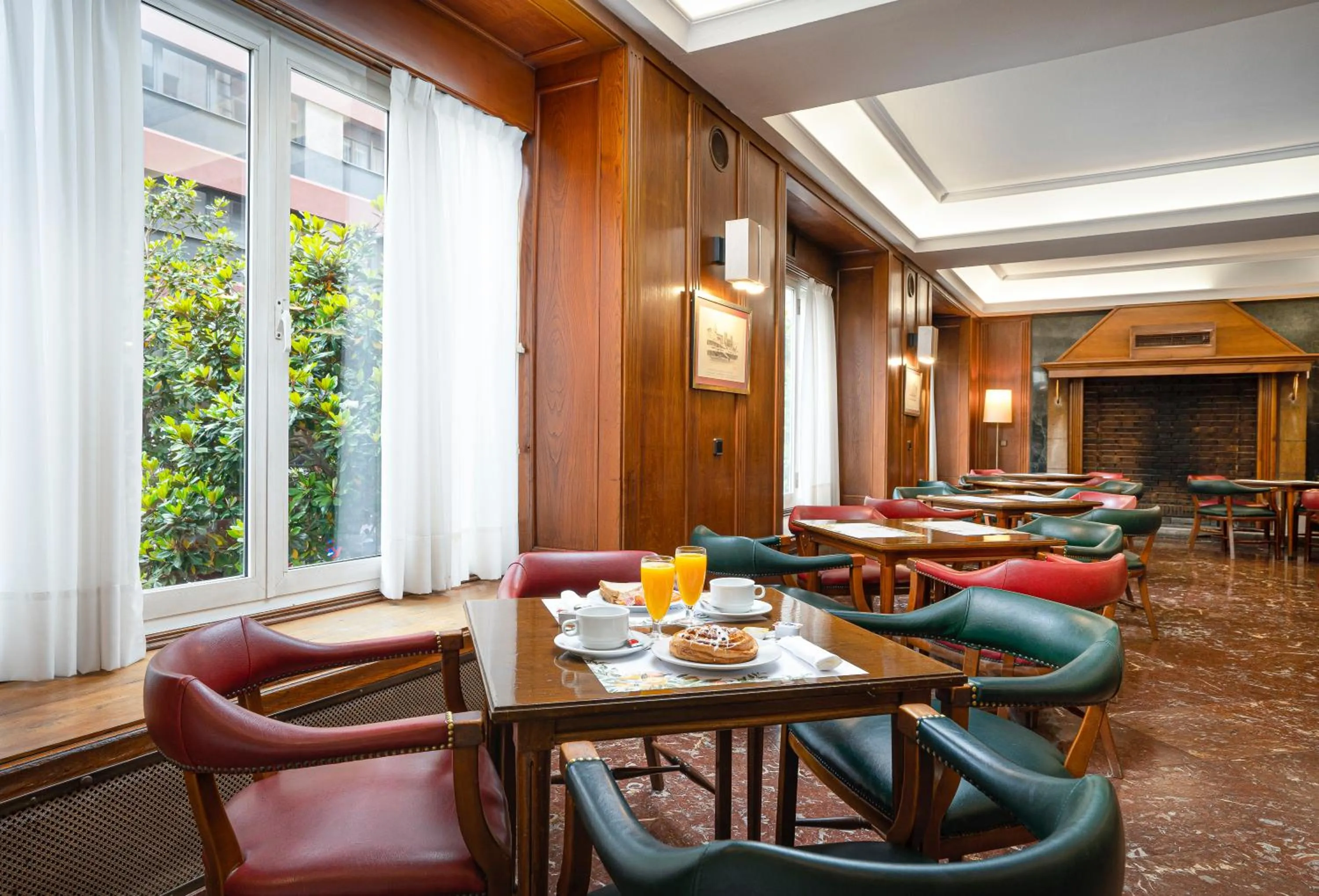 Breakfast in Hotel Hernán Cortés