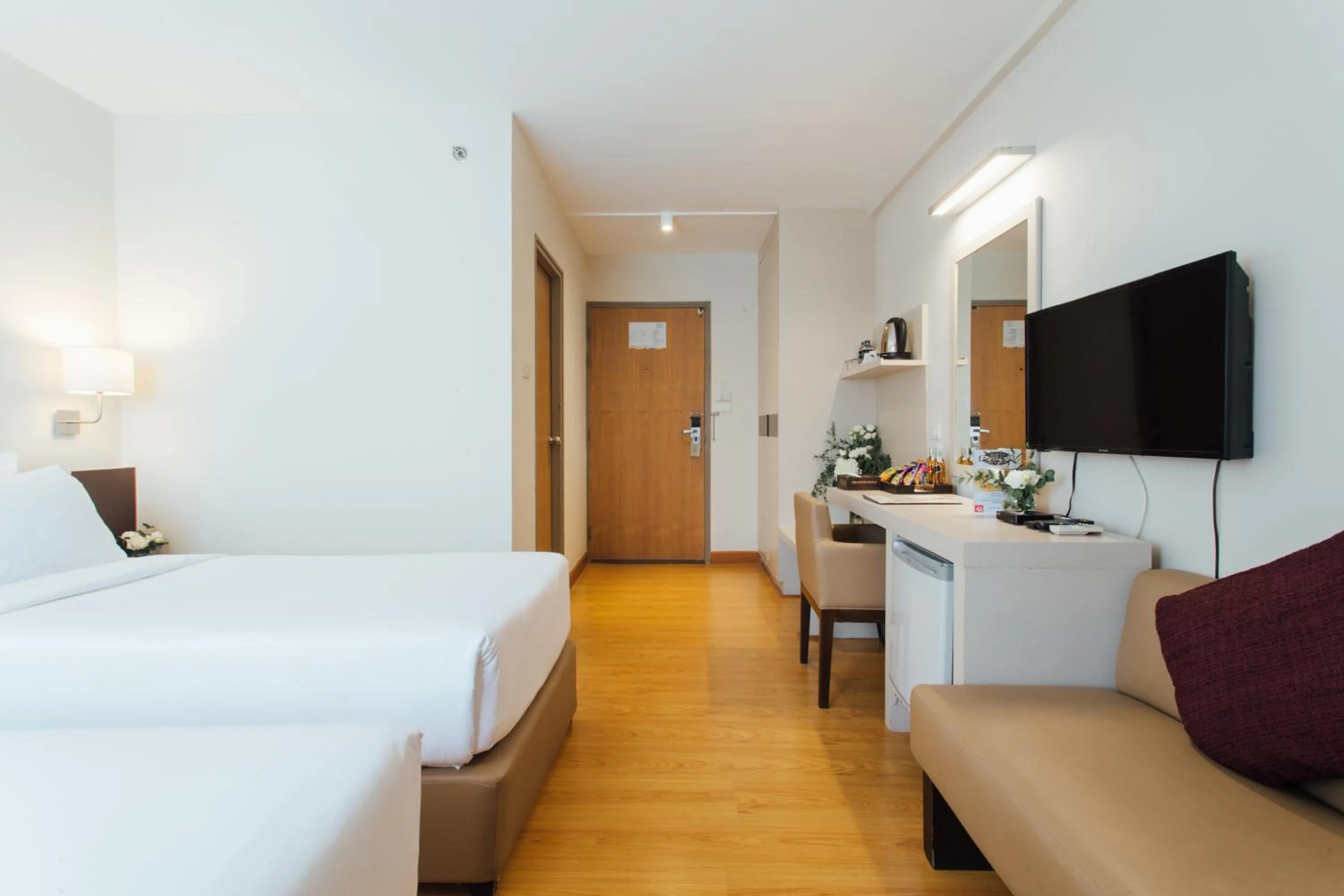 TV and multimedia, Bed in Seasons Siam Hotel