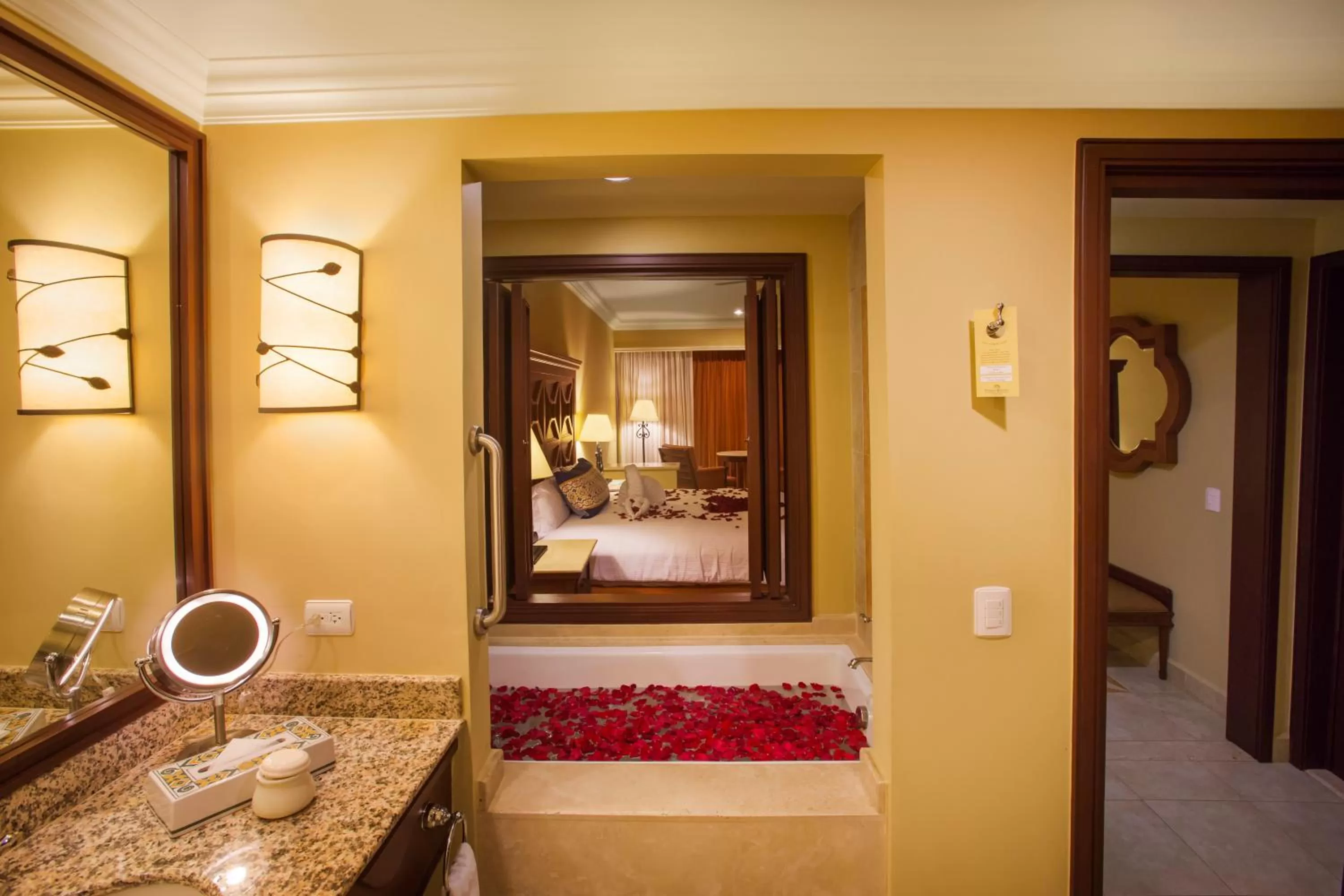 Bathroom, Bed in Pueblo Bonito Sunset Beach Golf & Spa Resort - All Inclusive