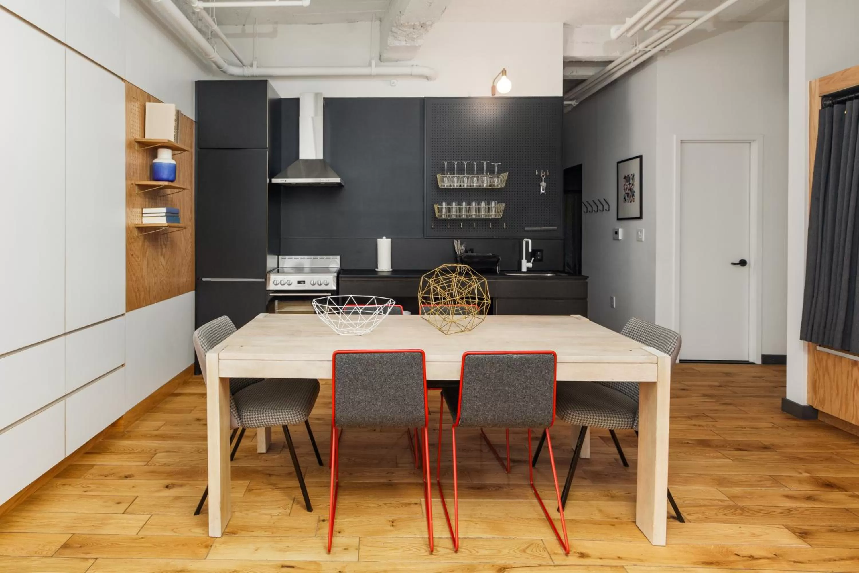 Kitchen or kitchenette in Placemakr Wall Street