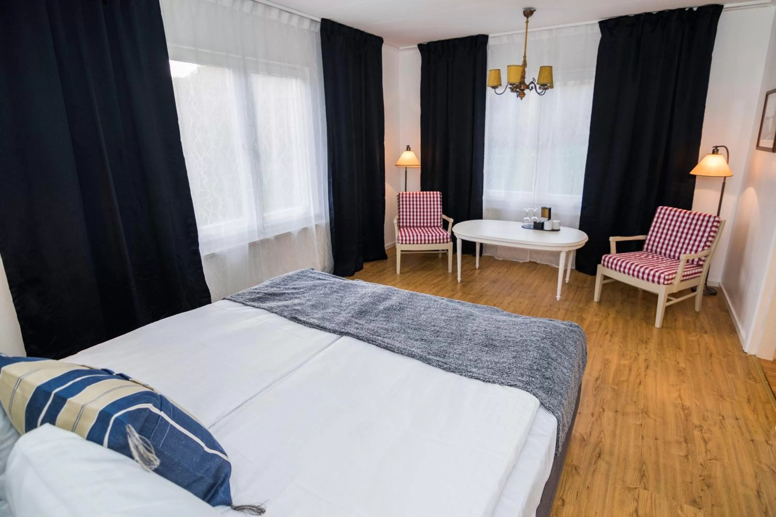 Shower, Bed in Hotell Frykenstrand; Sure Hotel Collection by Best Western