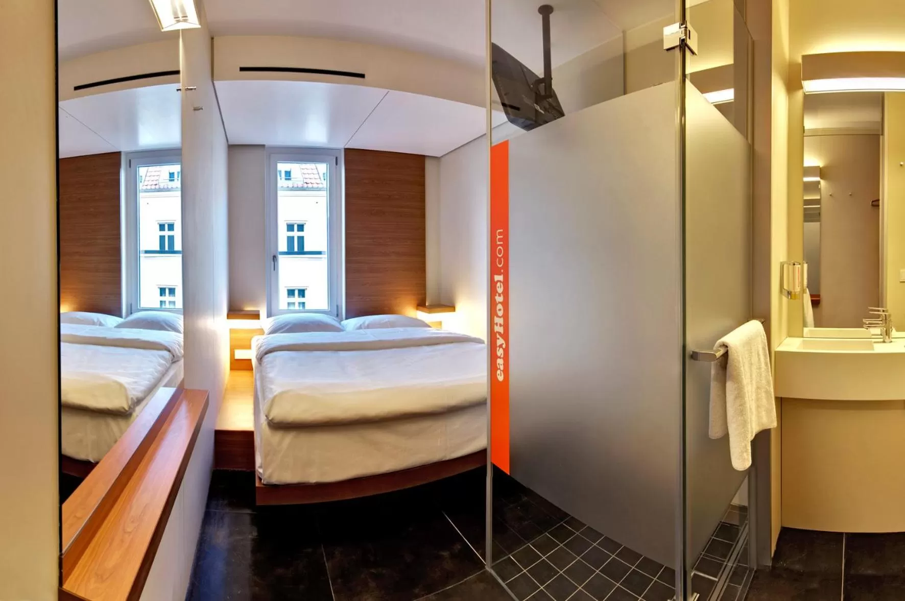 Bedroom, Bed in easyHotel Berlin Hackescher Markt