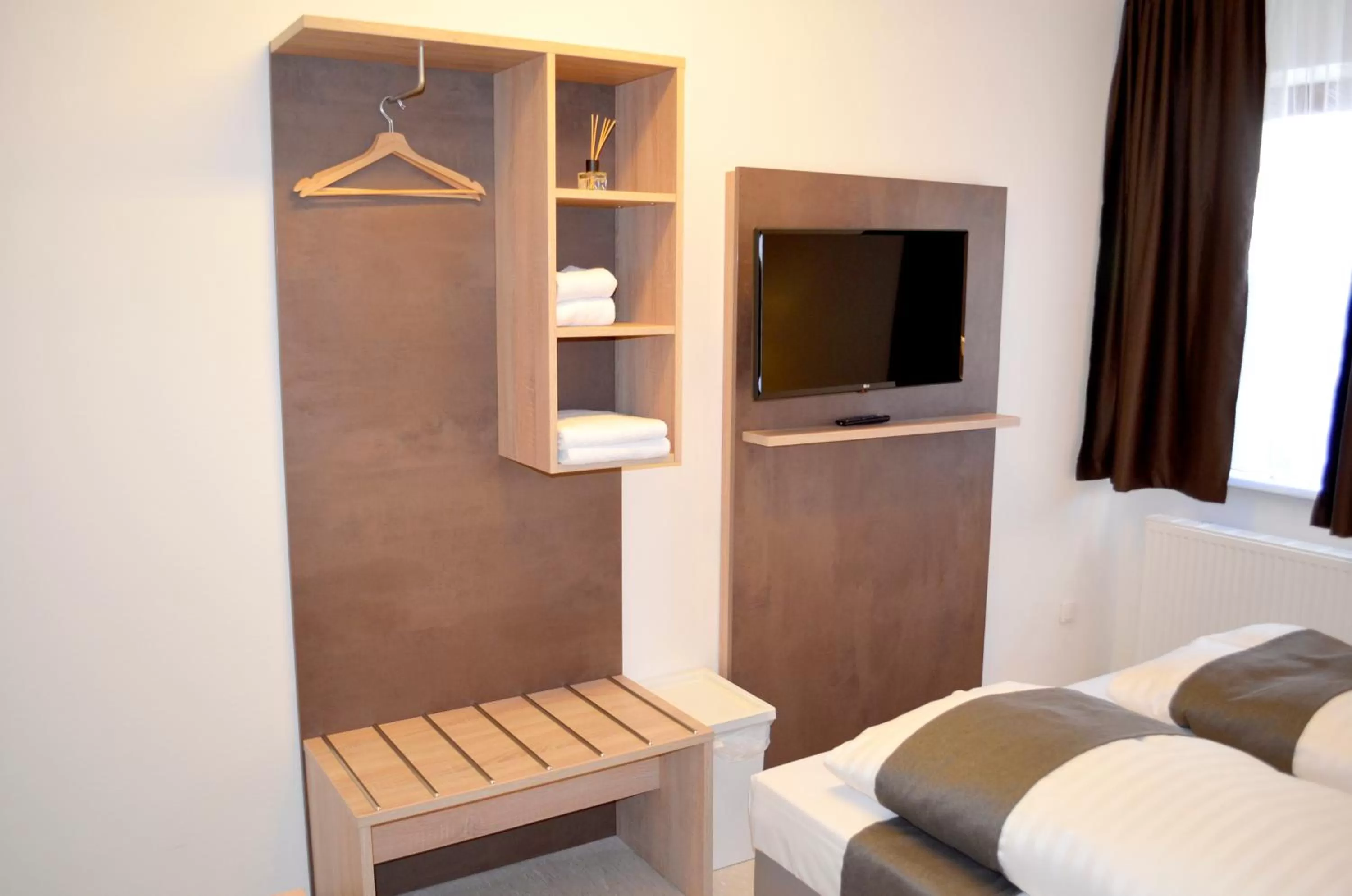 TV and multimedia, Bed in Hana Aparthotel