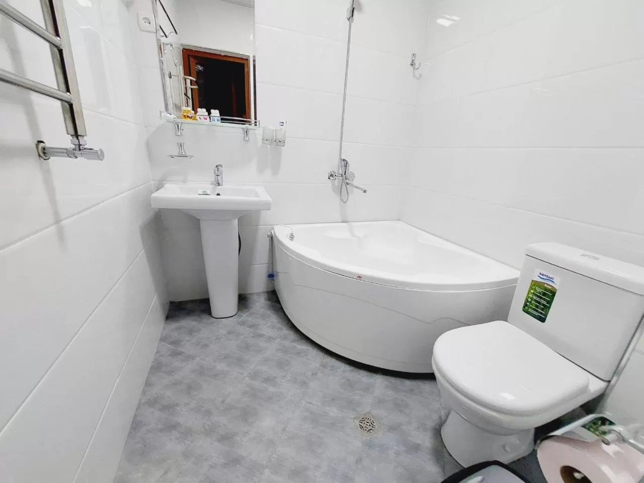 Bathroom in Samarabonu Hotel