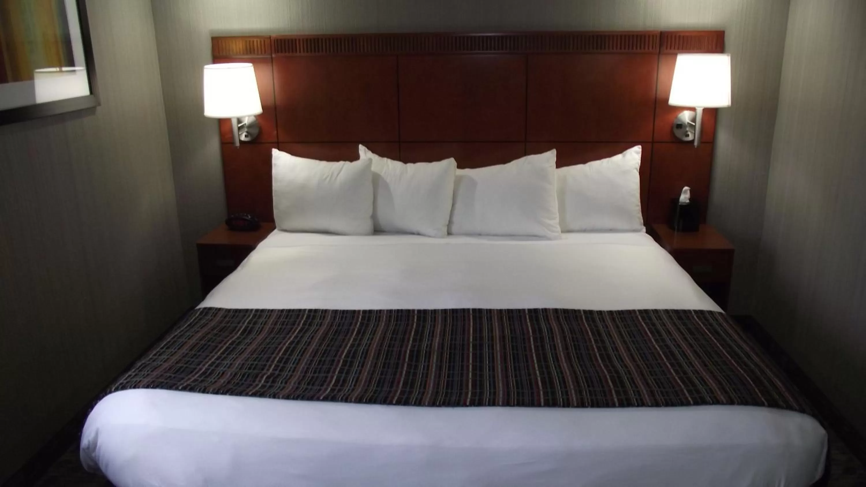 Bedroom, Bed in Country Inn & Suites by Radisson, Delta Park North Portland