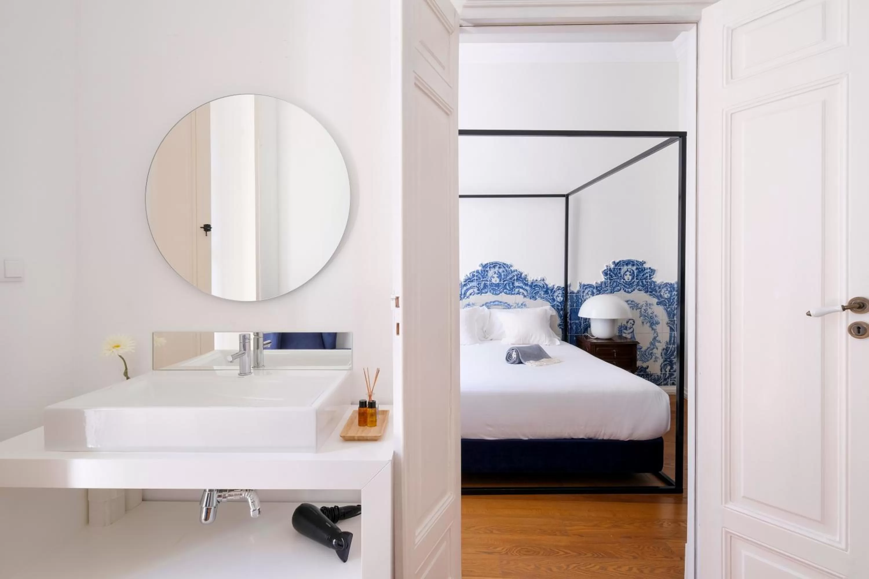 Bathroom, Bed in 1869 Príncipe Real House