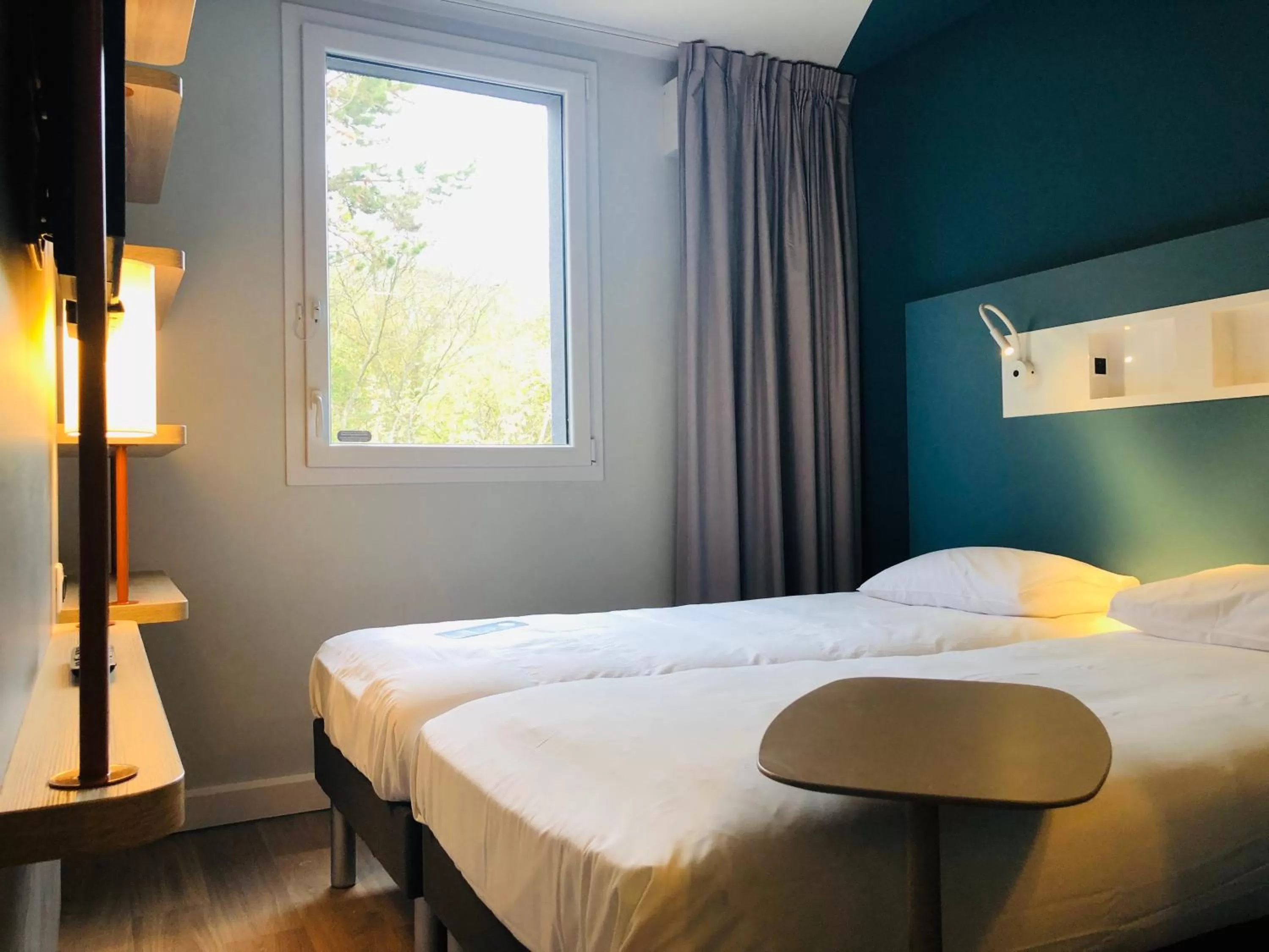 Bedroom, Bed in ibis budget Reims Parc Des Expositions
