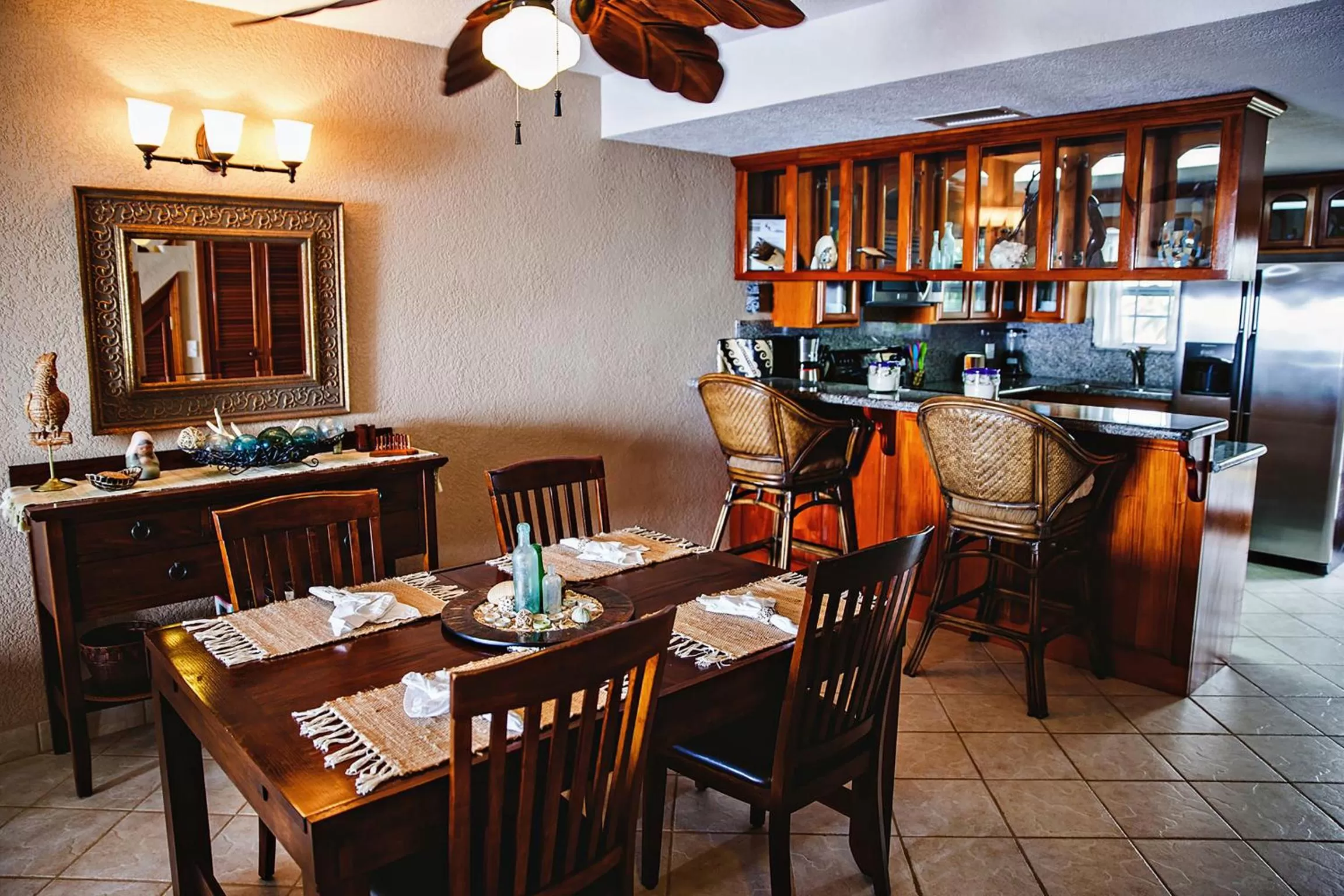Kitchen or kitchenette in Pelican Reef Villas Resort