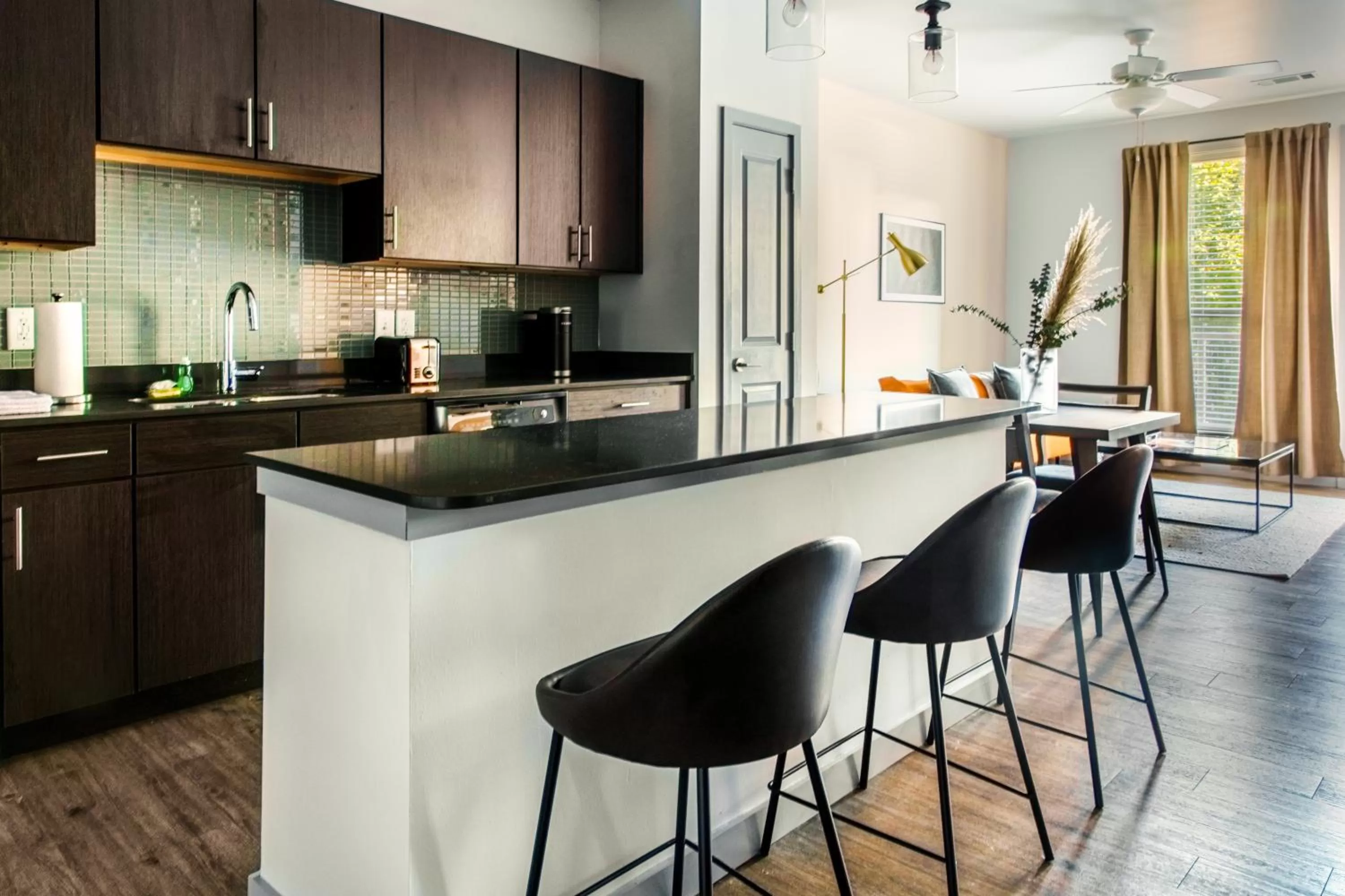Kitchen or kitchenette in Placemakr Music Row - Vanderbilt