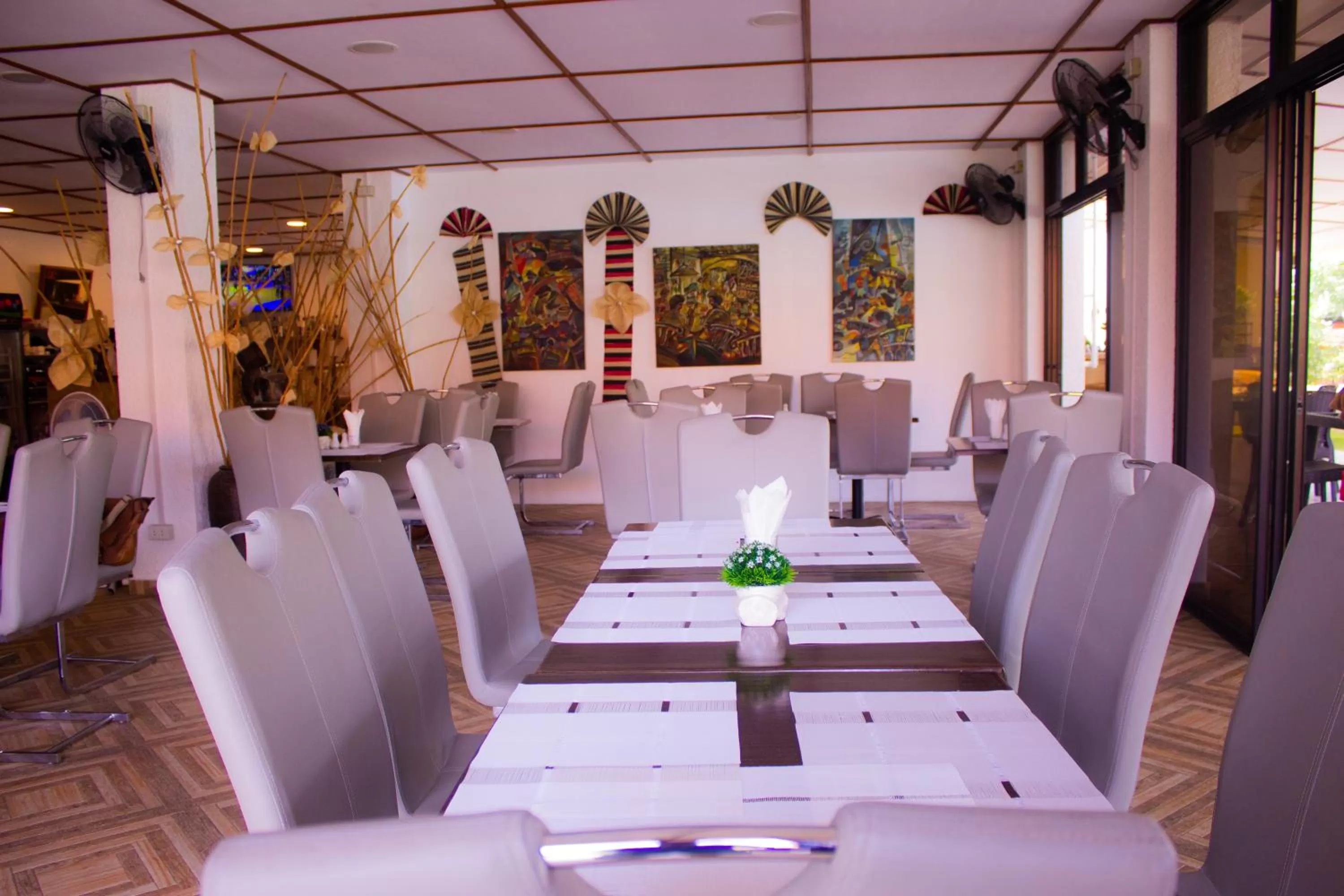 Restaurant/Places to Eat in Jugalis Hotel and Restaurant