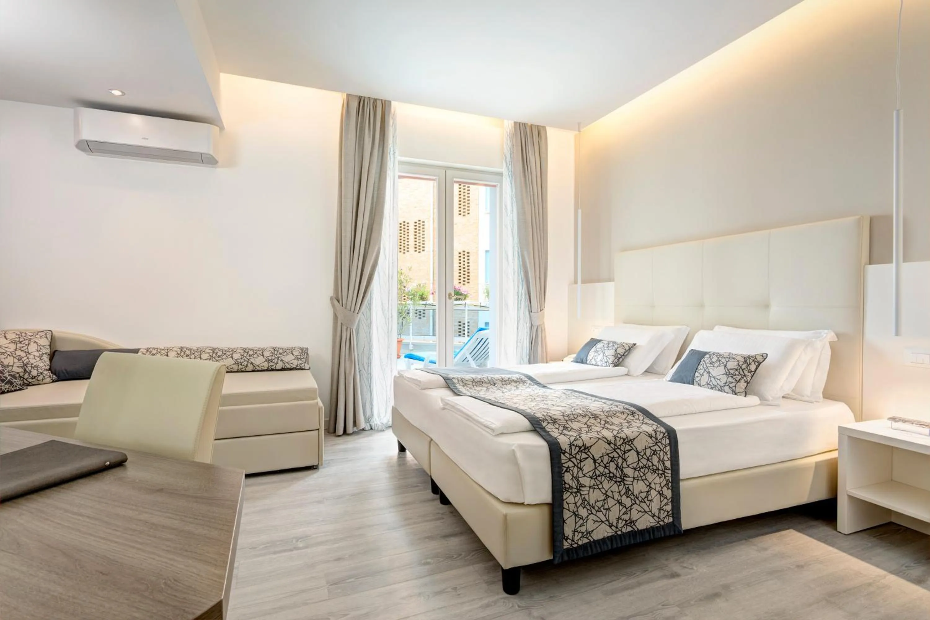 Bed in Hotel Cavalieri Palace & Suites