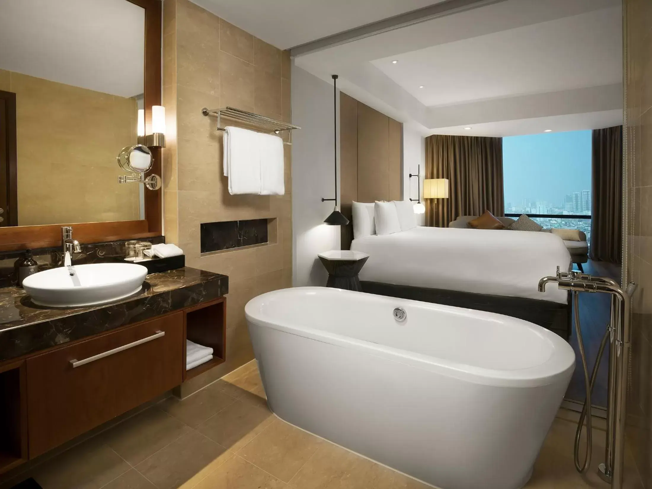 Deluxe King Room in Sheraton Hanoi West Deluxe King Room in Sheraton Hanoi West