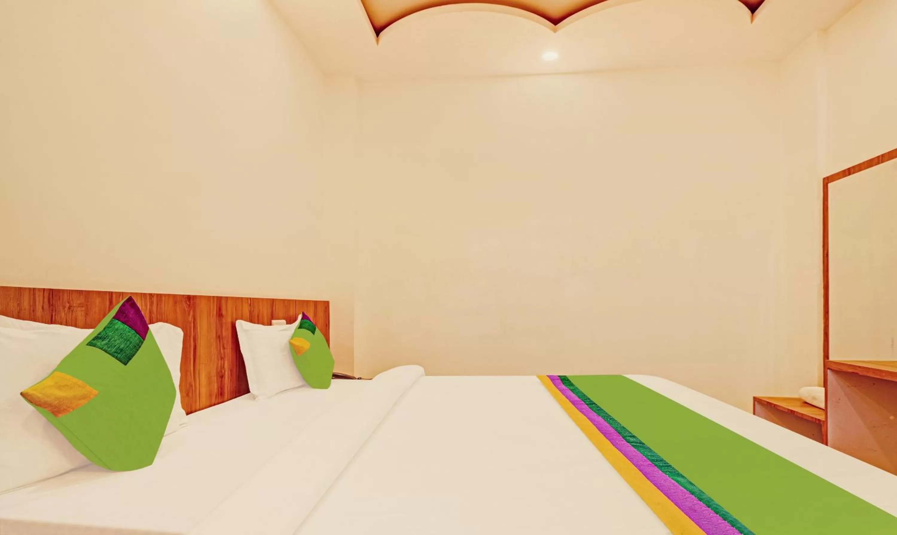 Bed in Treebo Silver Stallion