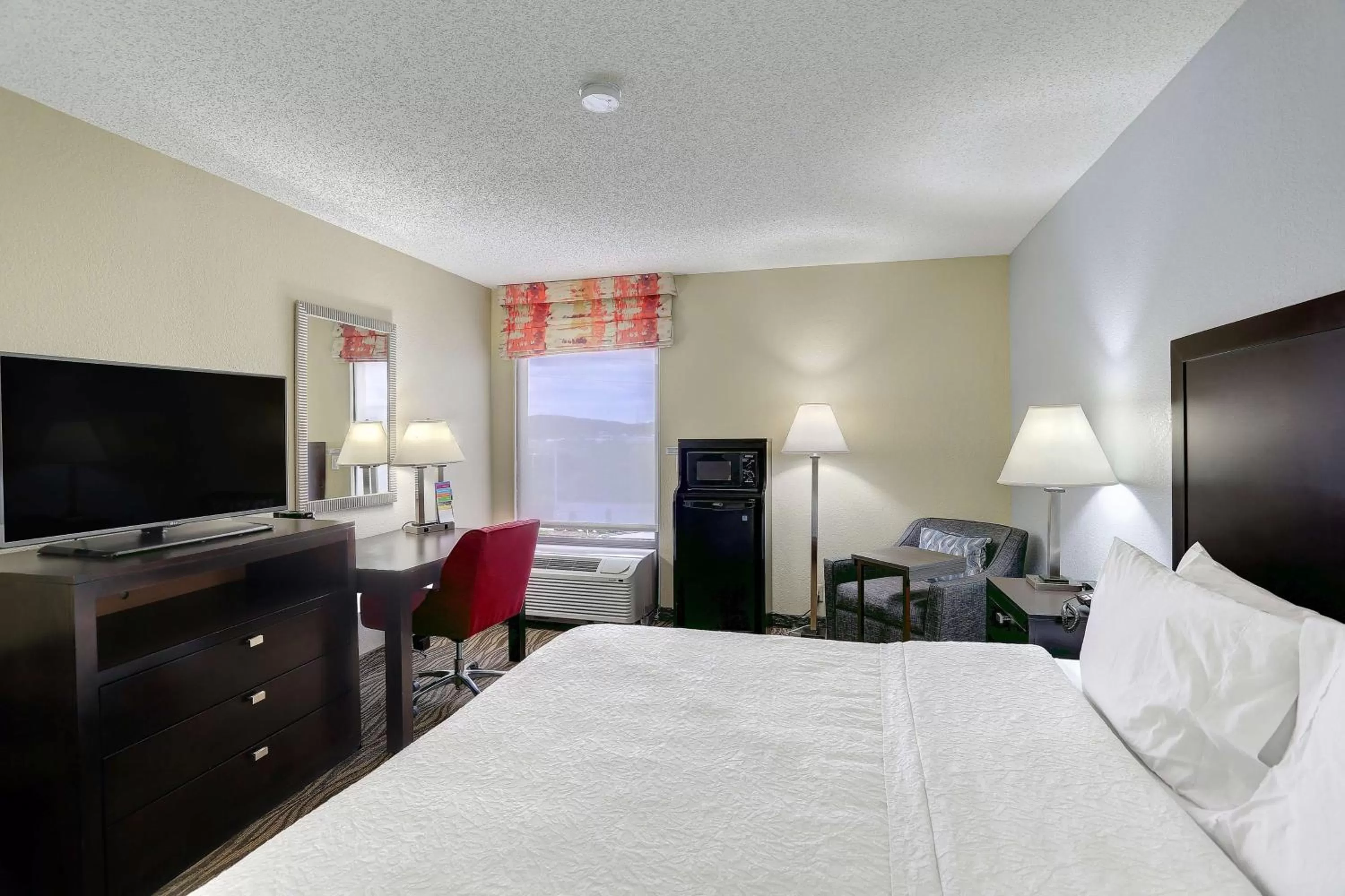 Bedroom, Bed in Hampton Inn Nashville-I-24 Hickory Hollow