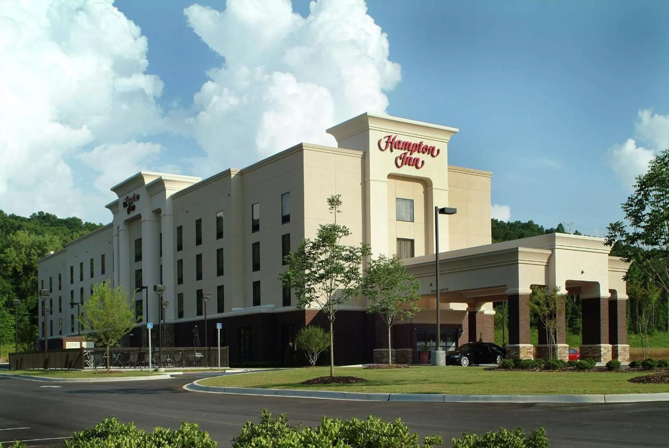 Property building in Hampton Inn Birmingham/Leeds