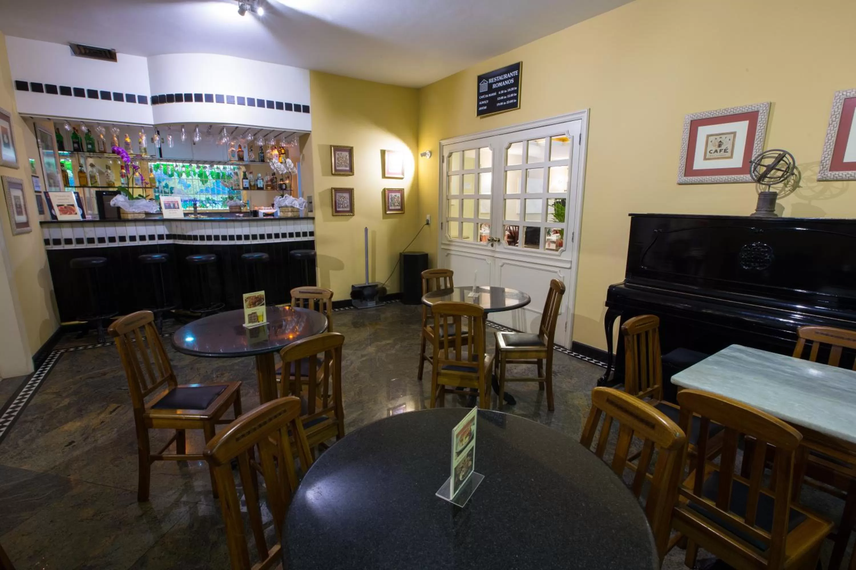 Lounge or bar in Augusto's Copacabana Hotel