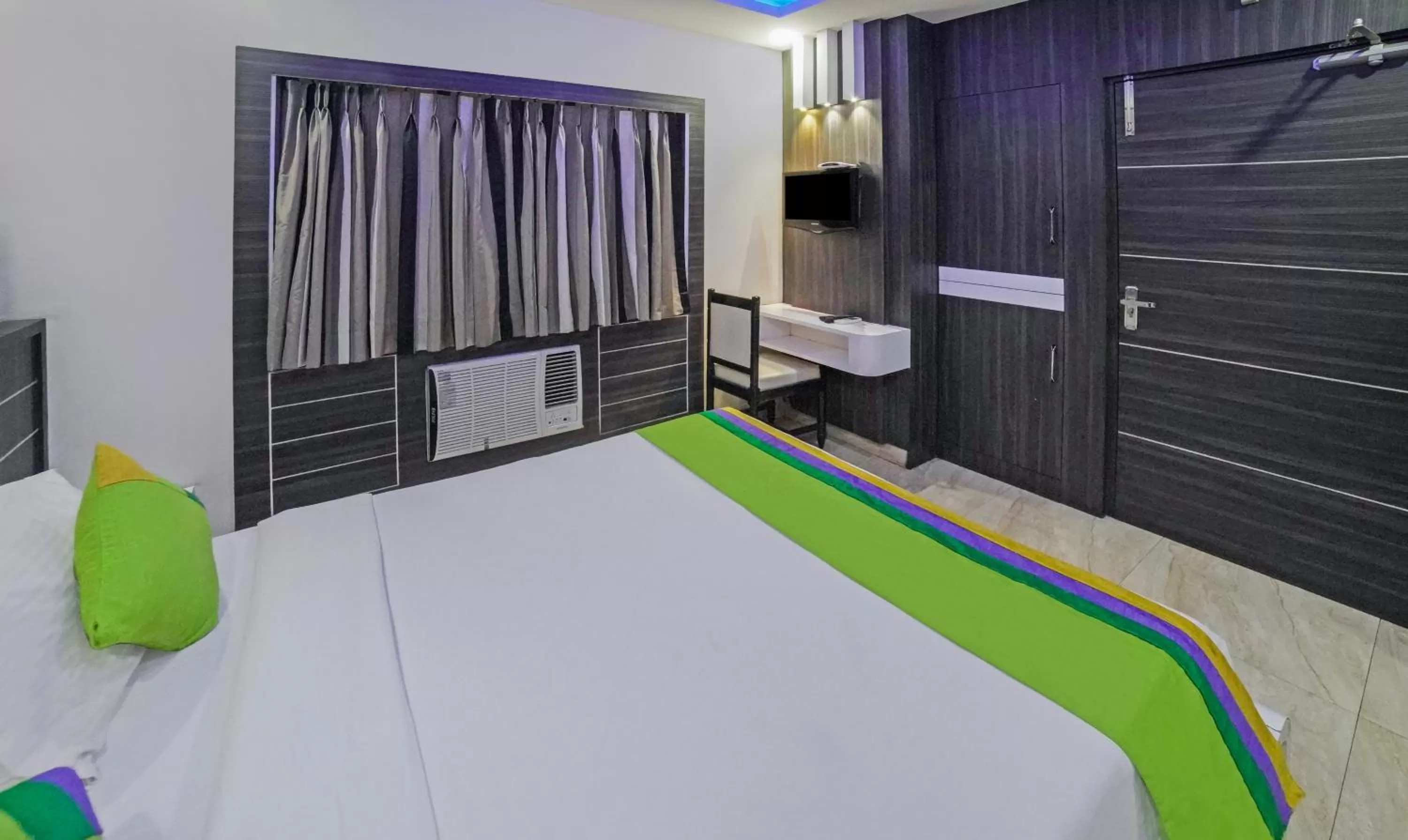 Bedroom, Bed in Treebo Trend South Park Bistupur