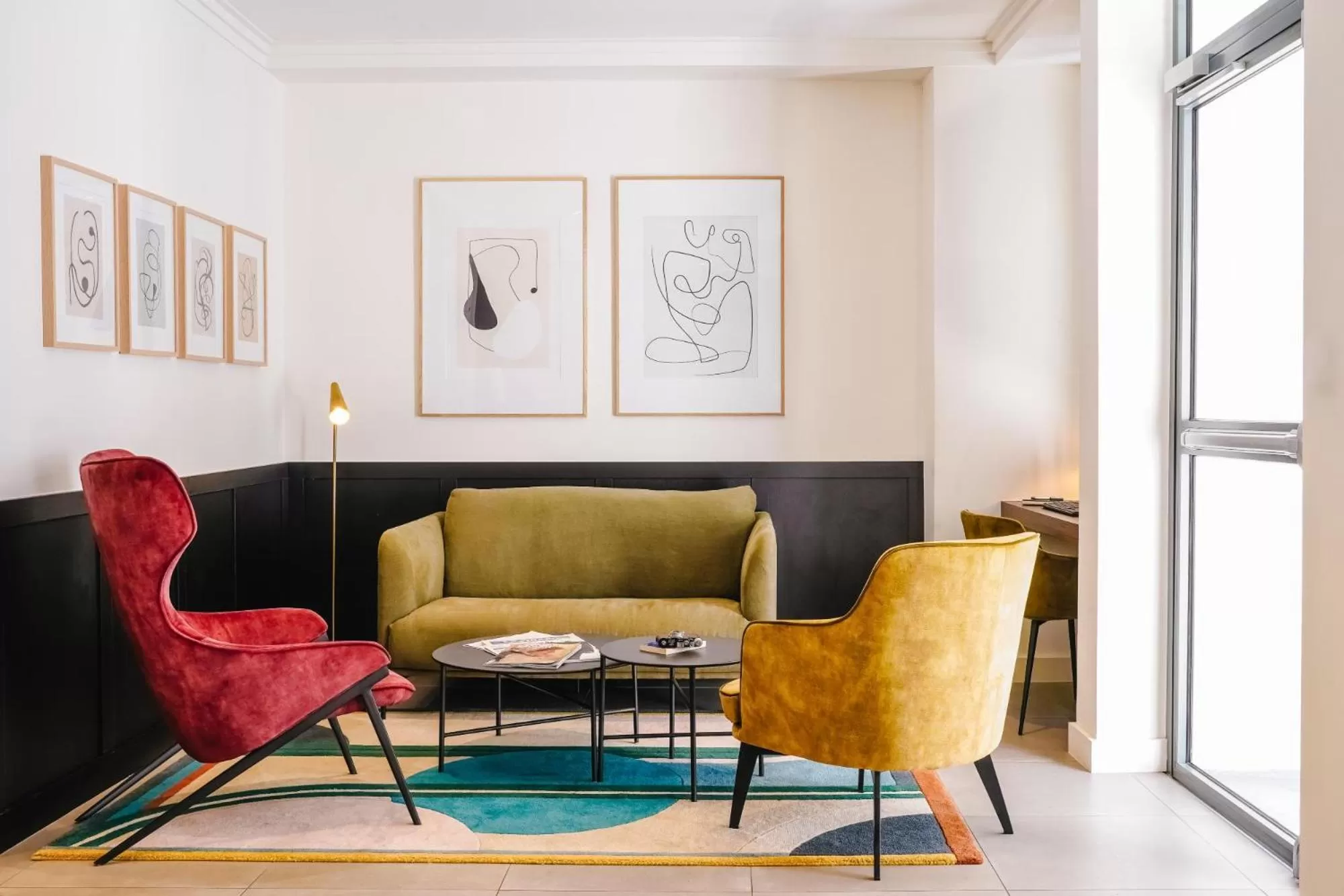 Seating area in Timhotel Tour Eiffel