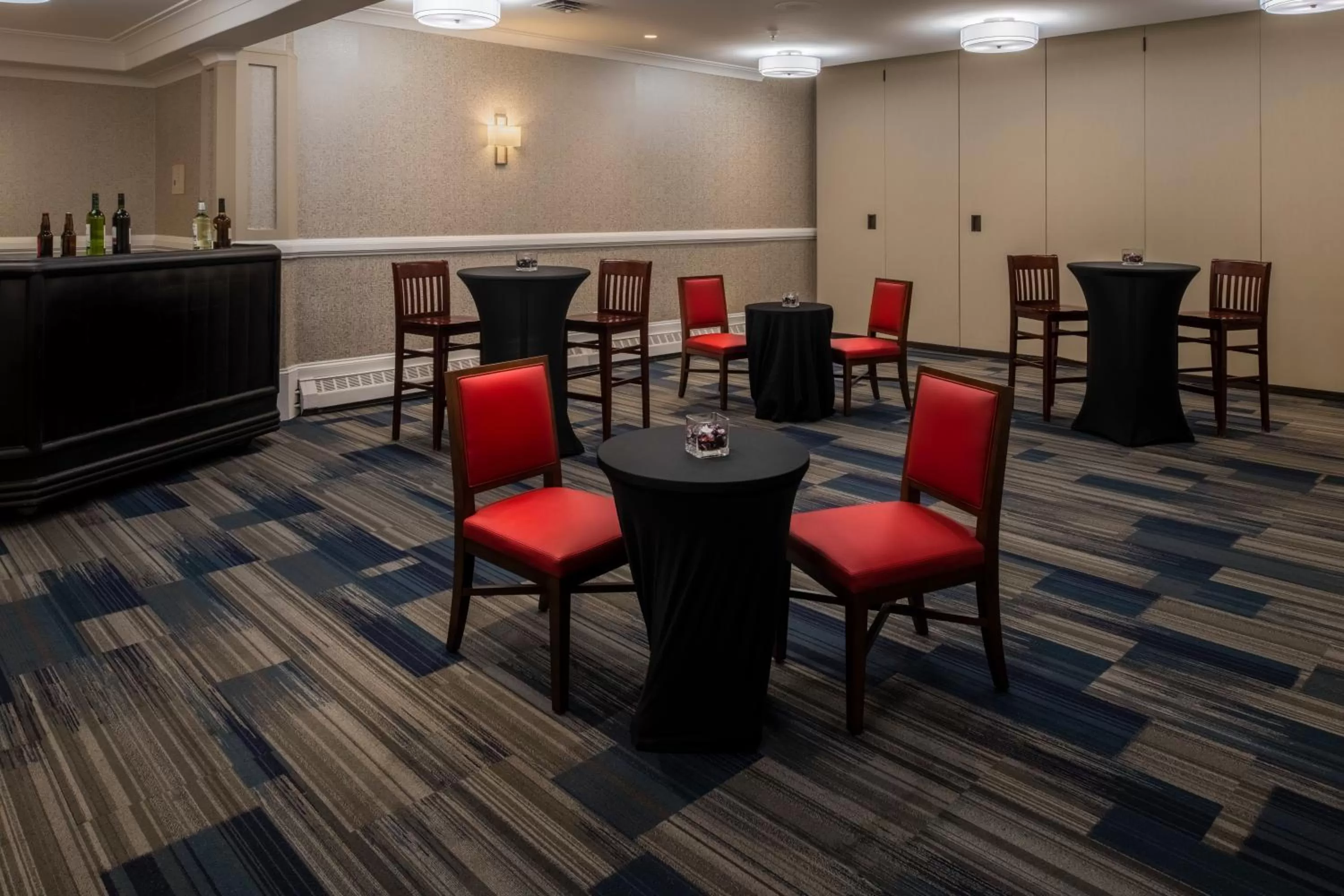 Restaurant/places to eat in Holiday Inn Express & Suites Halifax - Bedford by IHG
