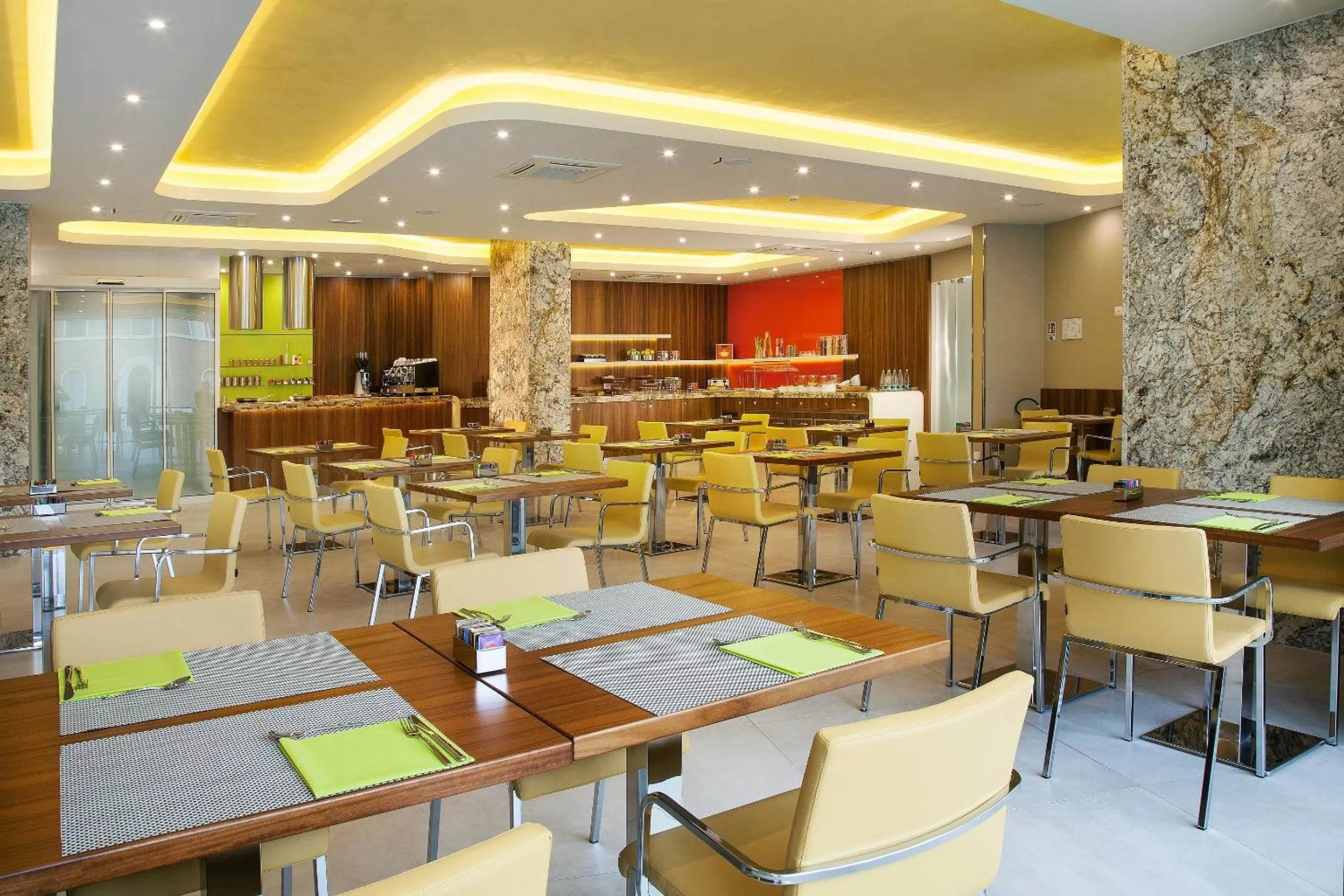 Restaurant/places to eat in Hotel Aria