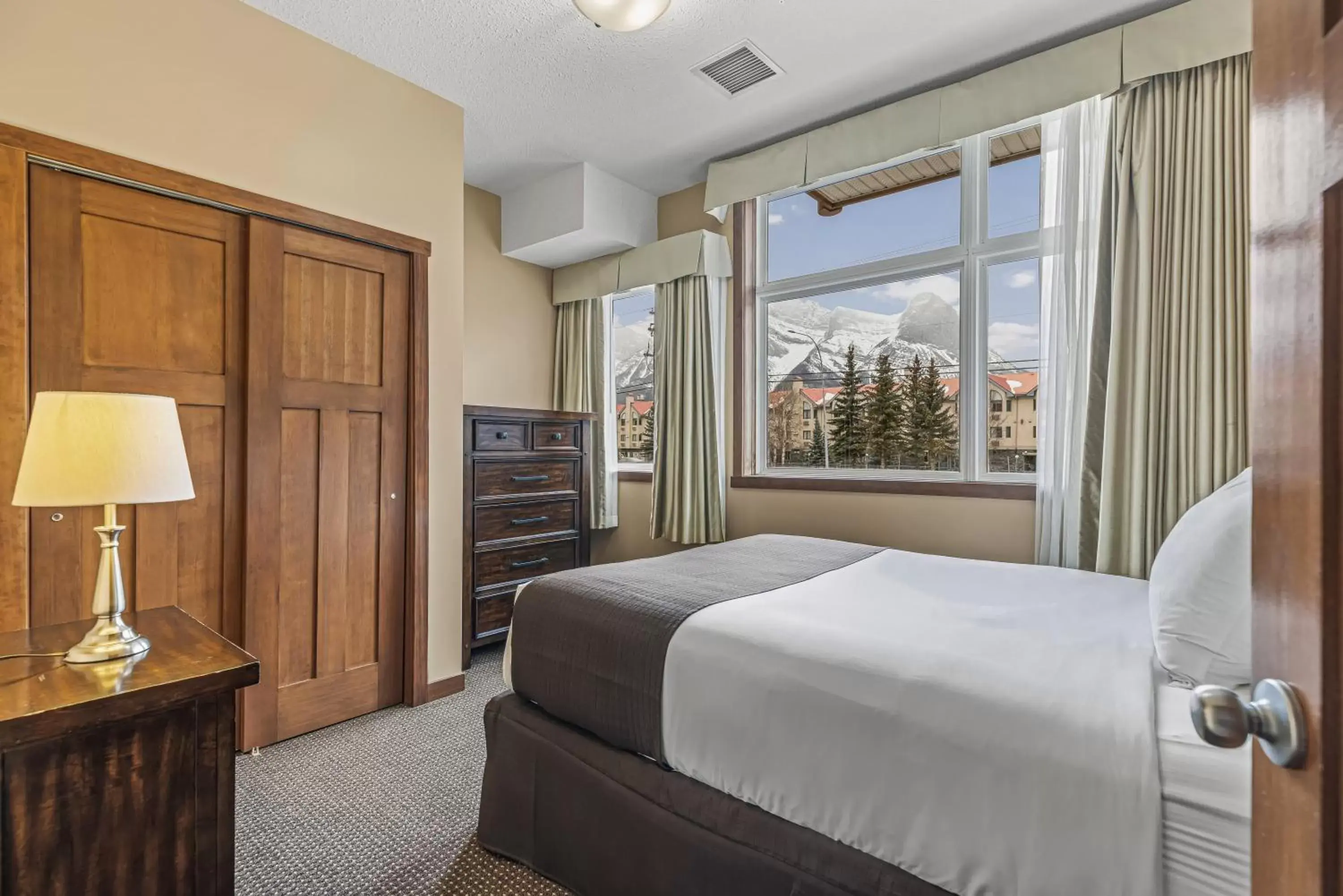 One Bedroom Suite in Canmore Rocky Mountain Inn One Bedroom Suite in Canmore Rocky Mountain Inn