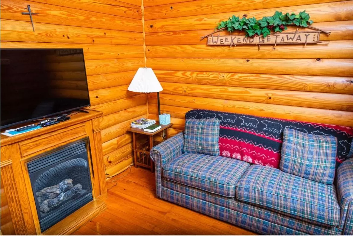 TV and multimedia in Mountain Aire Cottages, Inn, & Glamping