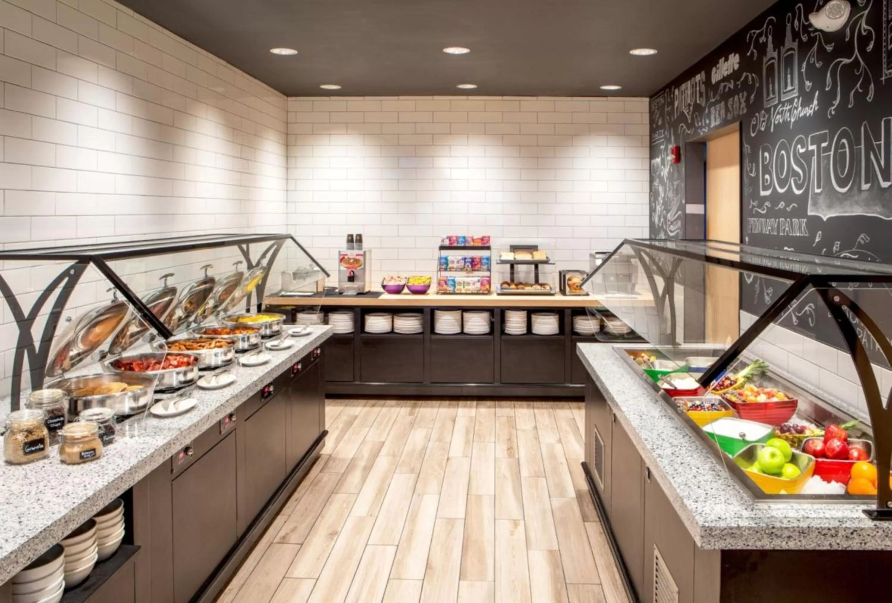 Restaurant/places to eat in Crowne Plaza Boston - Woburn by IHG