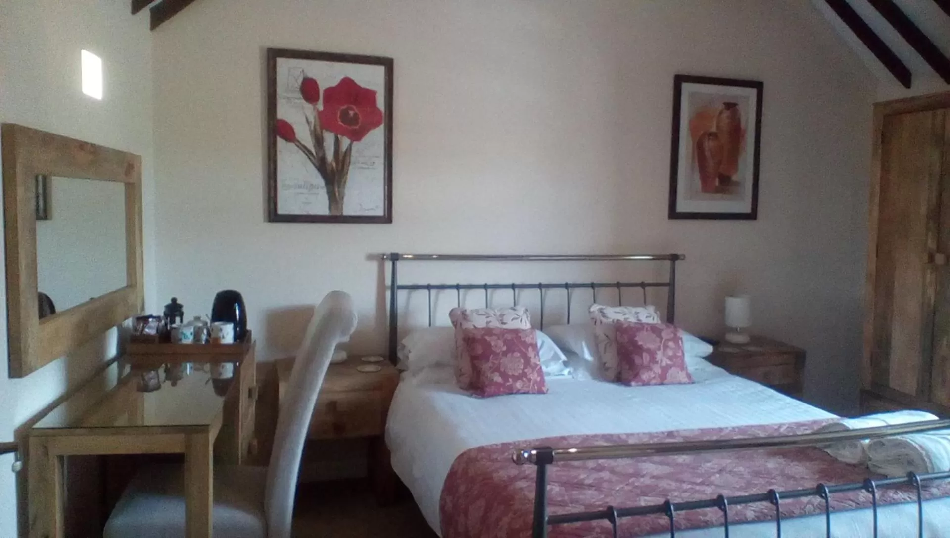 Bedroom, Bed in The Lincolnshire Poacher Inn