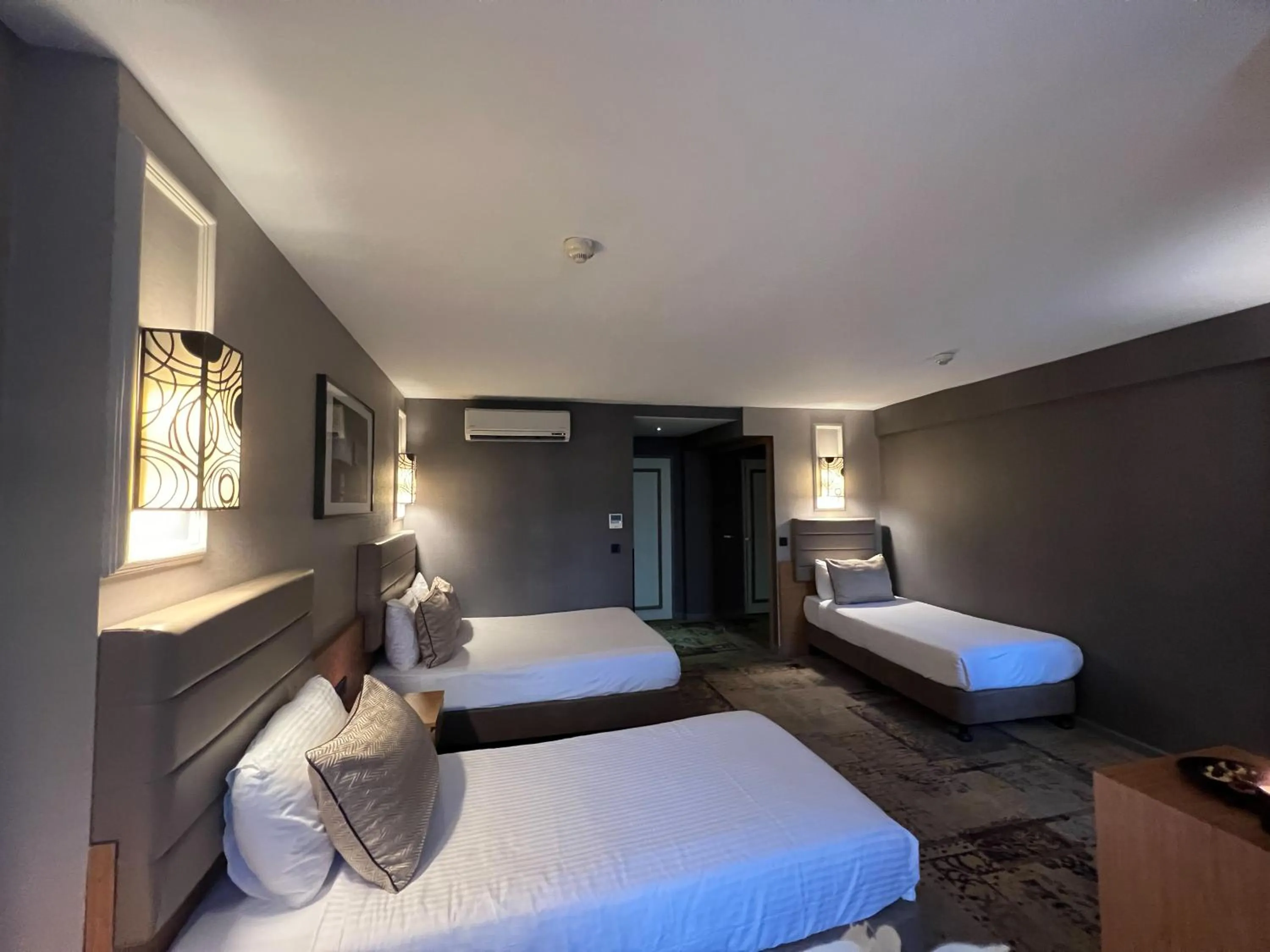 Photo of the whole room, Bed in All Seasons Hotel