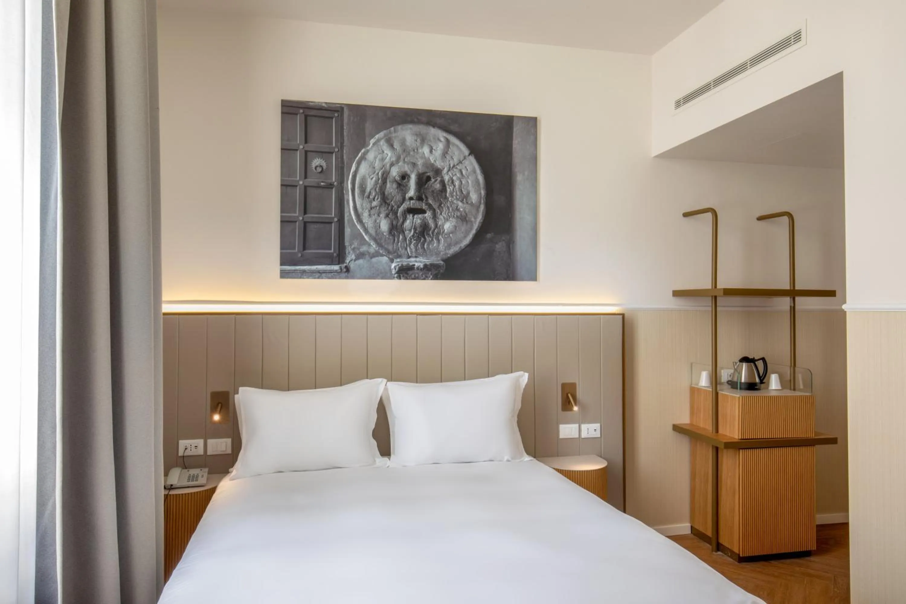 Bed in Cosmopolita Hotel Rome, Tapestry Collection by Hilton