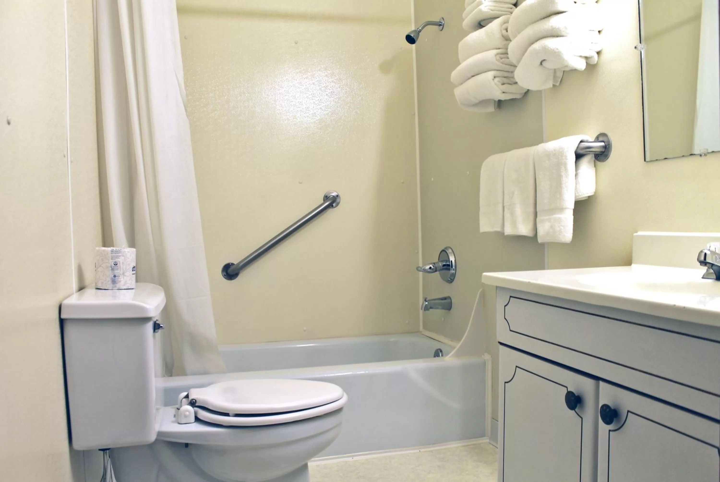 Toilet in Budget Host Crestview Inn