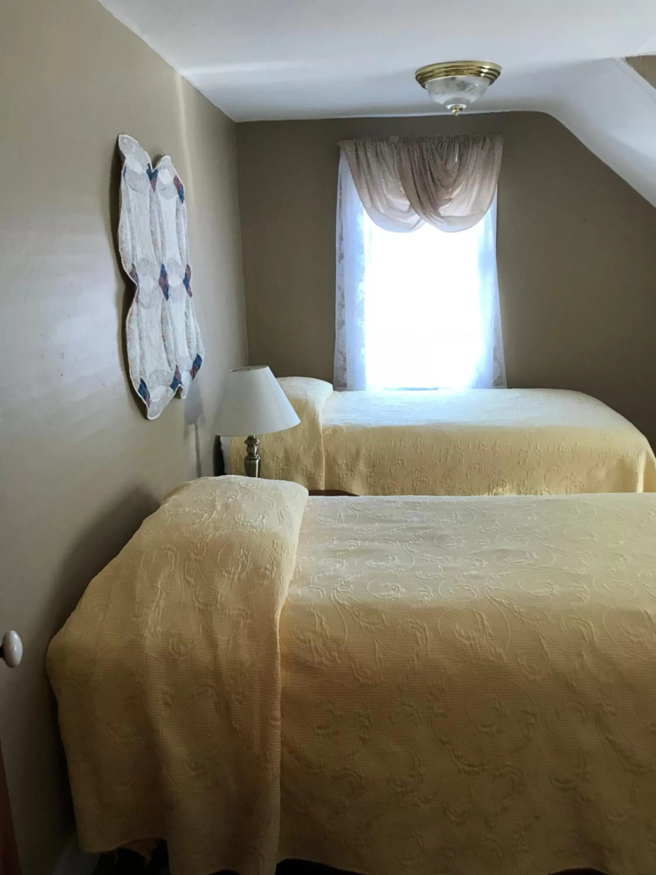 Bed in Maple Hill Farm Bed & Breakfast