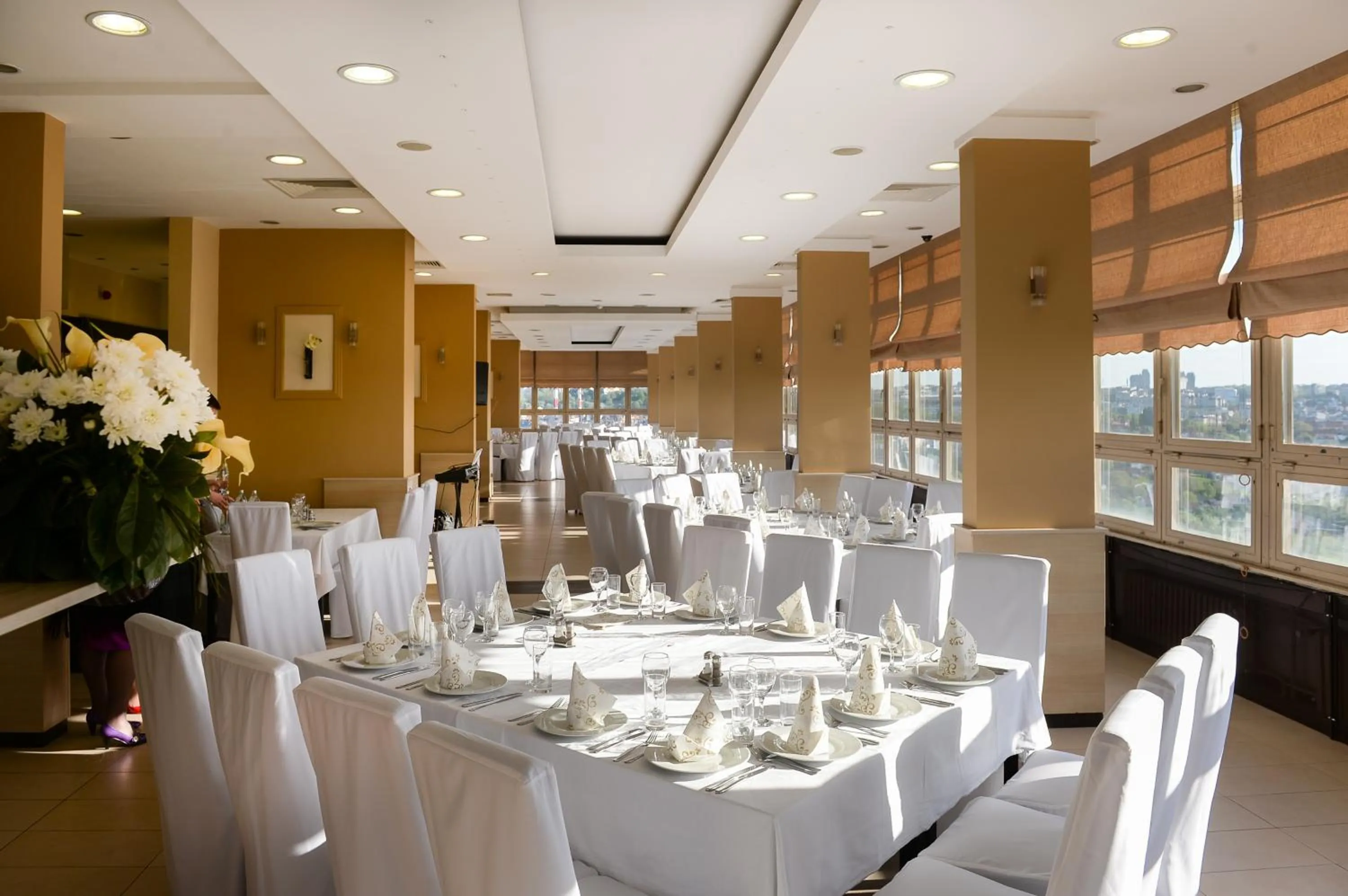 Restaurant/places to eat in Hotel Srbija-FREE PARKING