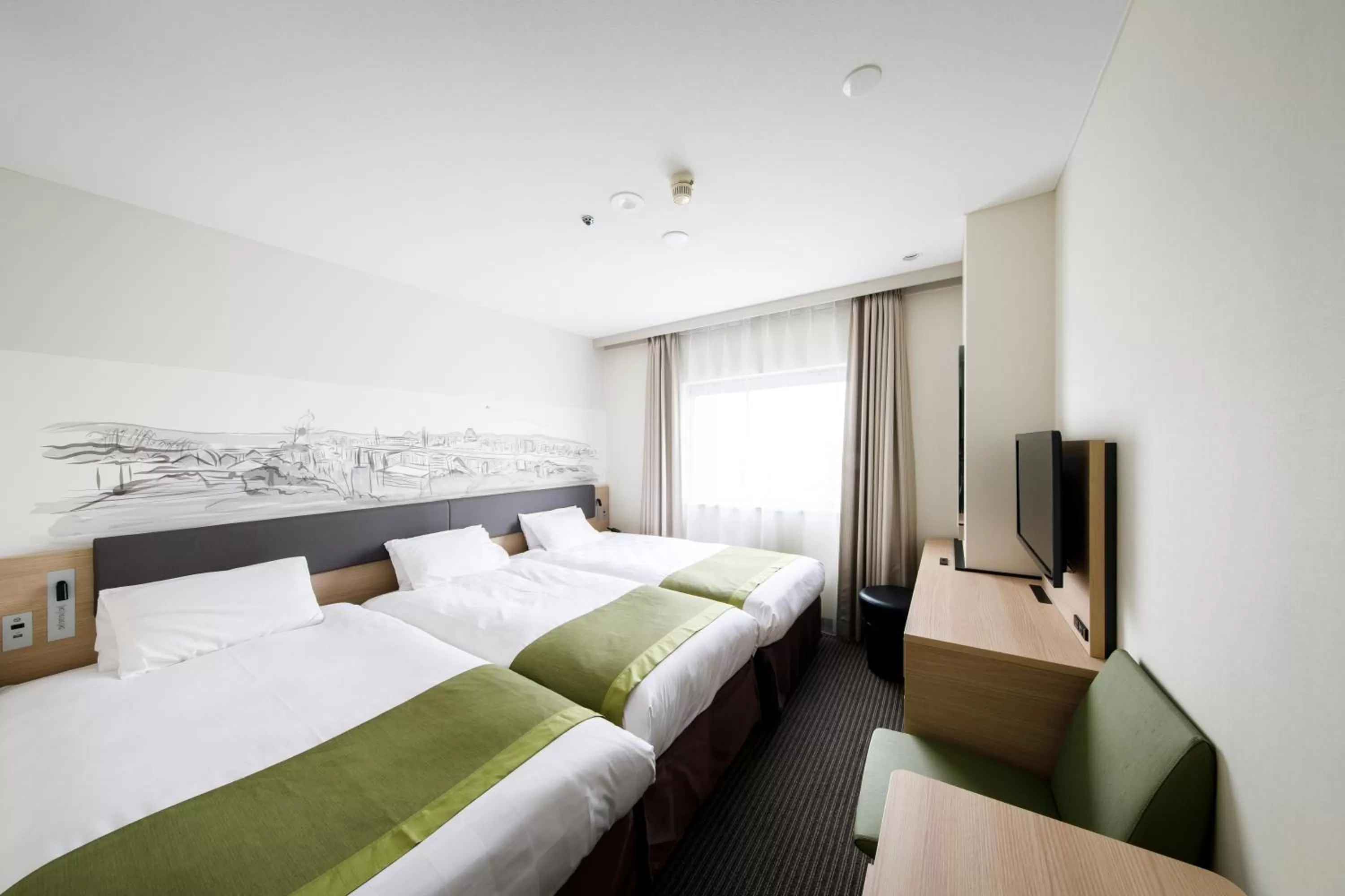 Photo of the whole room, Bed in Shin Osaka Esaka Tokyu REI Hotel