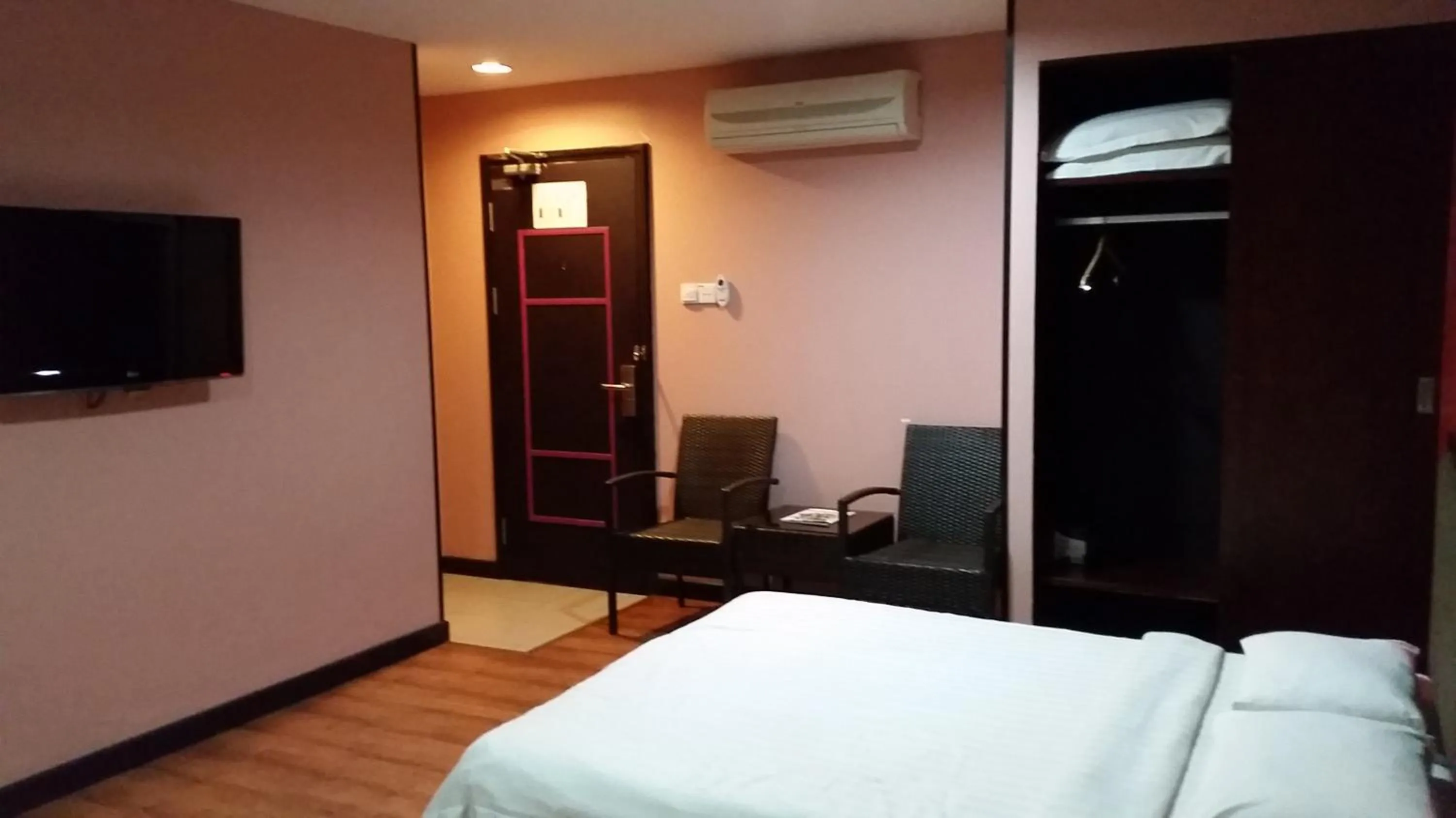 Bed in Hotel Sadong88