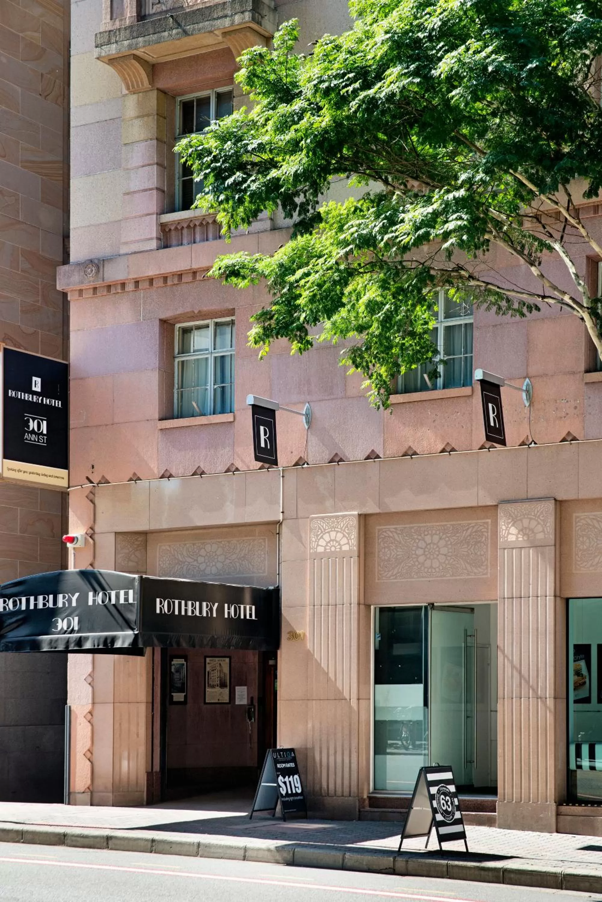 Facade/entrance in Rothbury Hotel