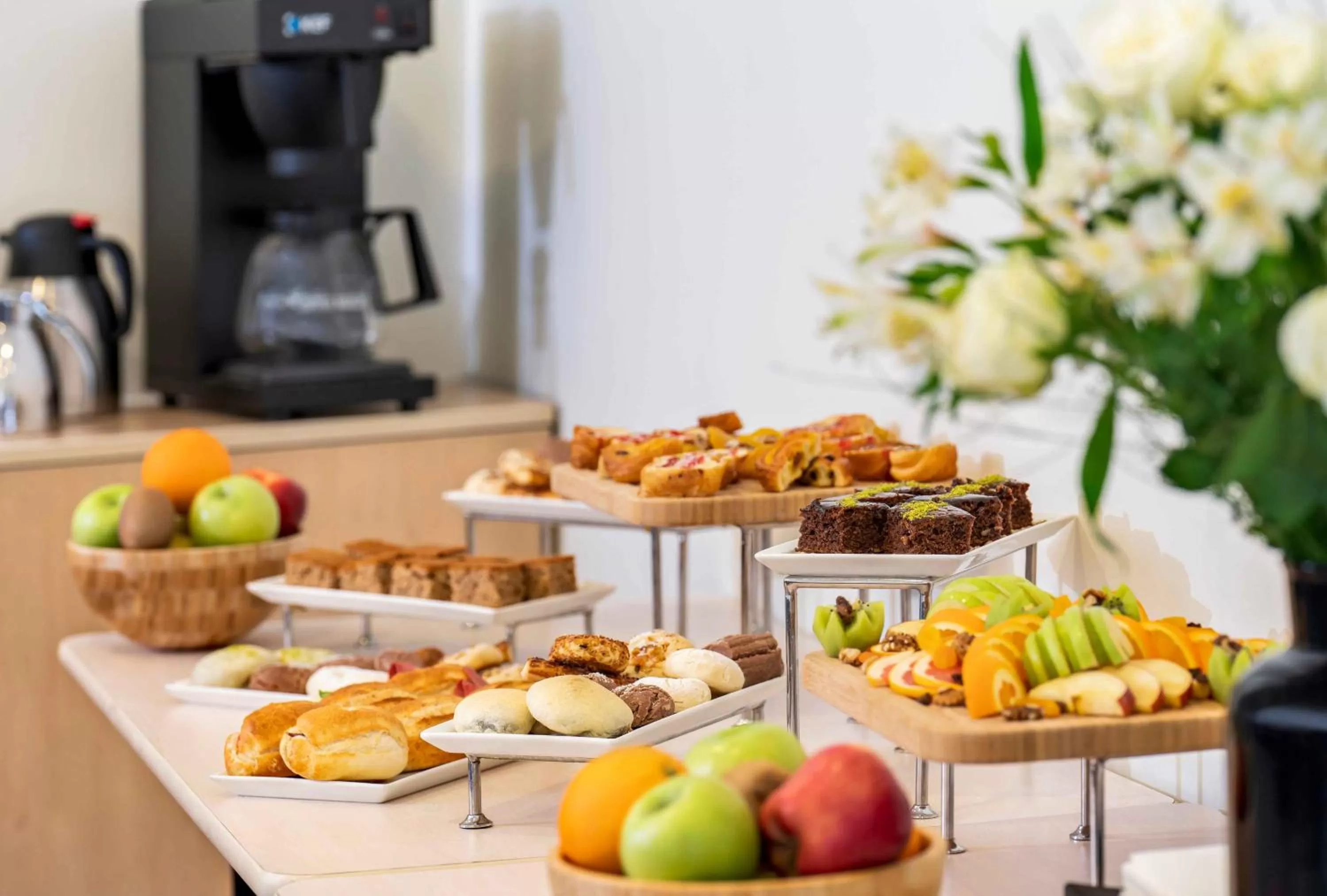 Coffee/tea facilities in Ibis Izmir Alsancak