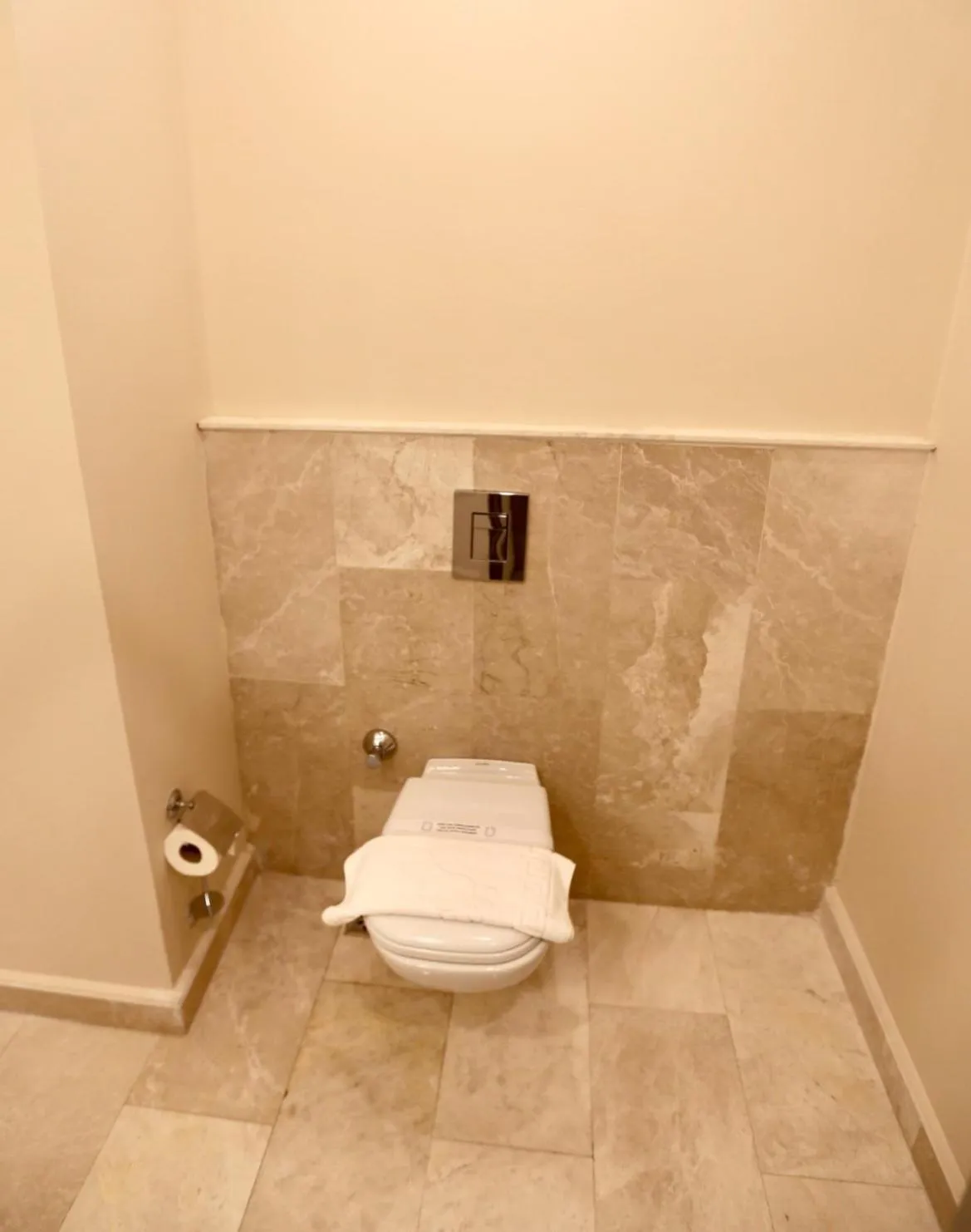 Toilet in Kemer Residence